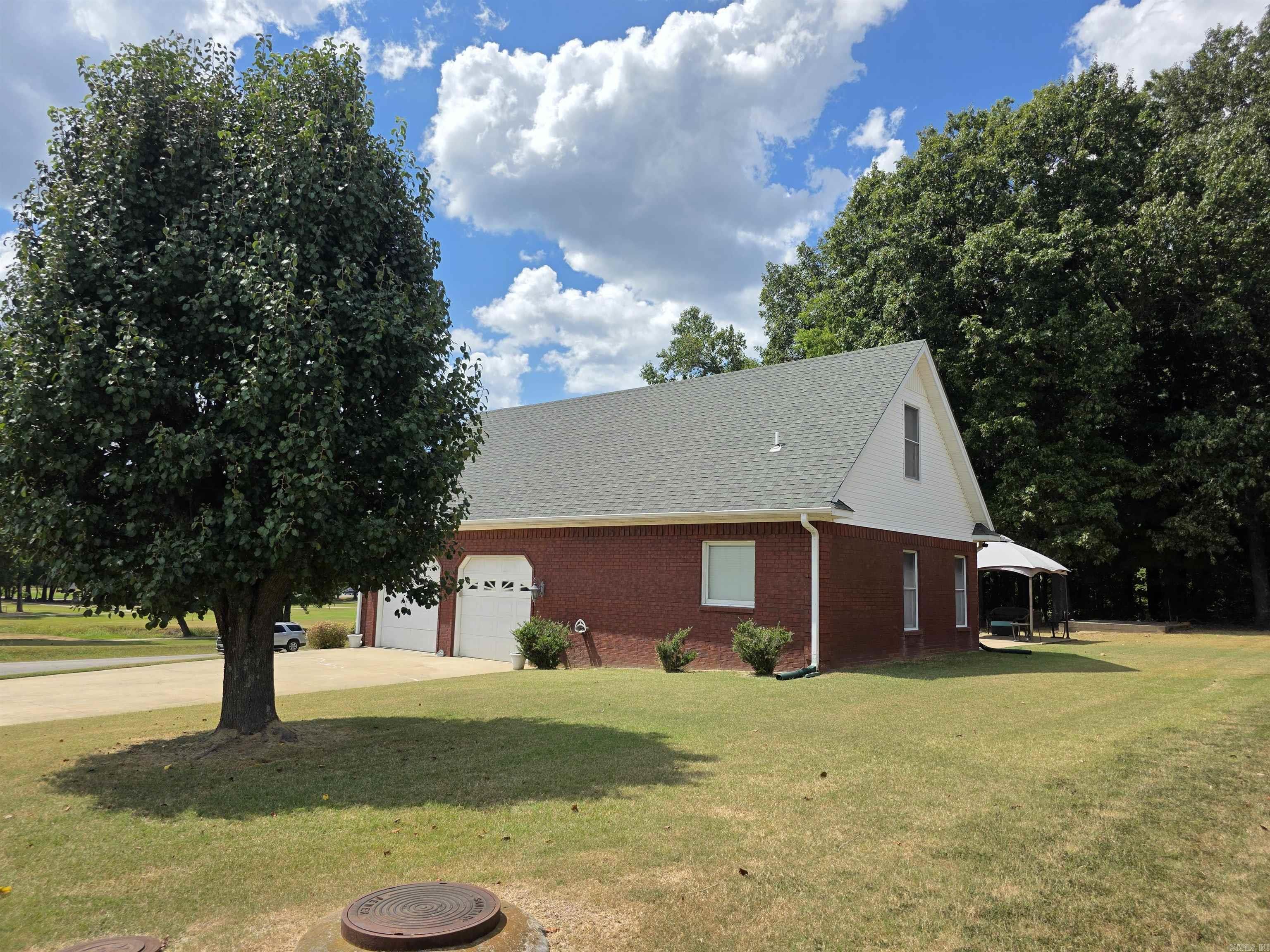 2301 Country Club Rd Property Photo 5