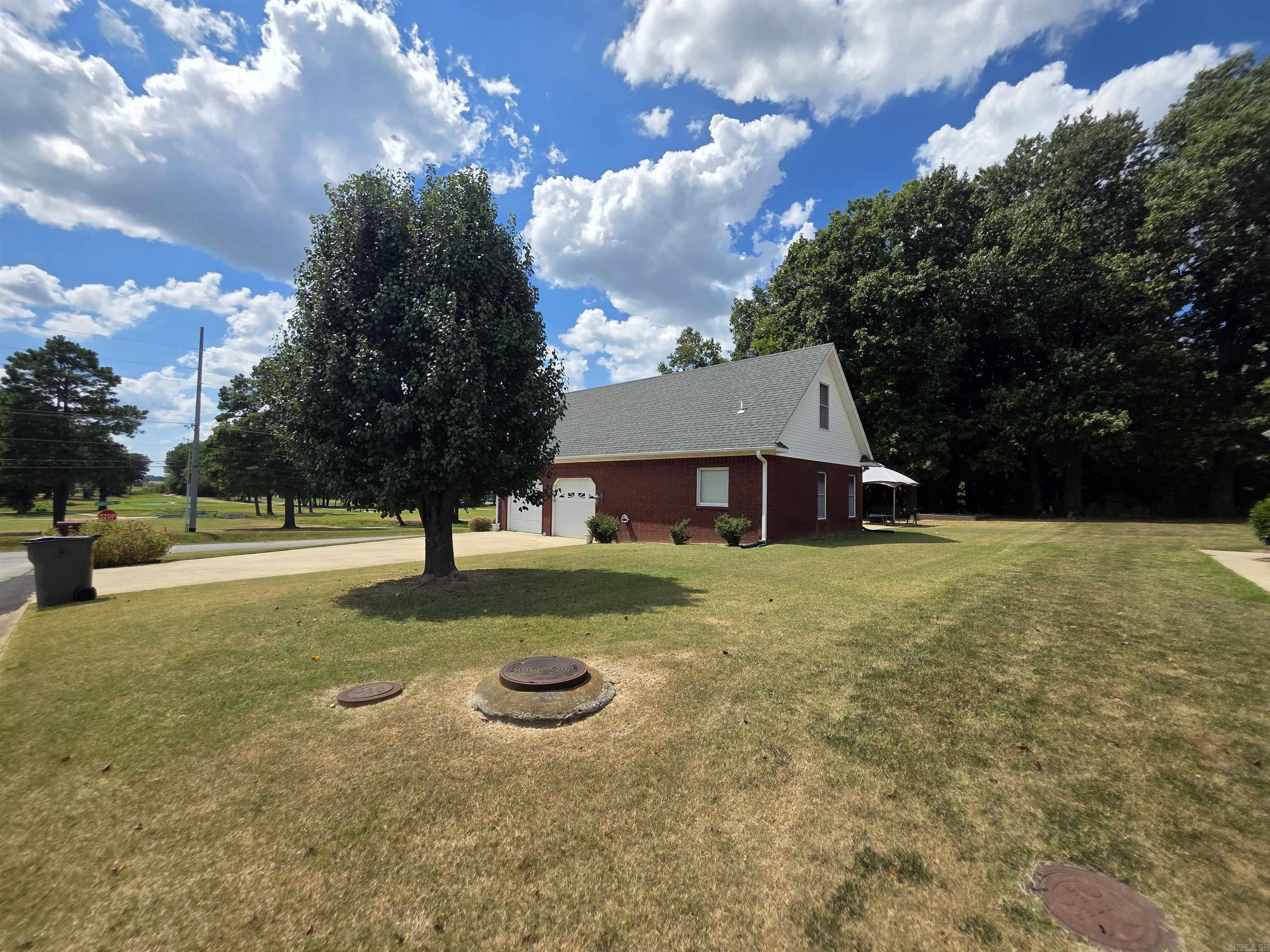 2301 Country Club Rd Property Photo 6