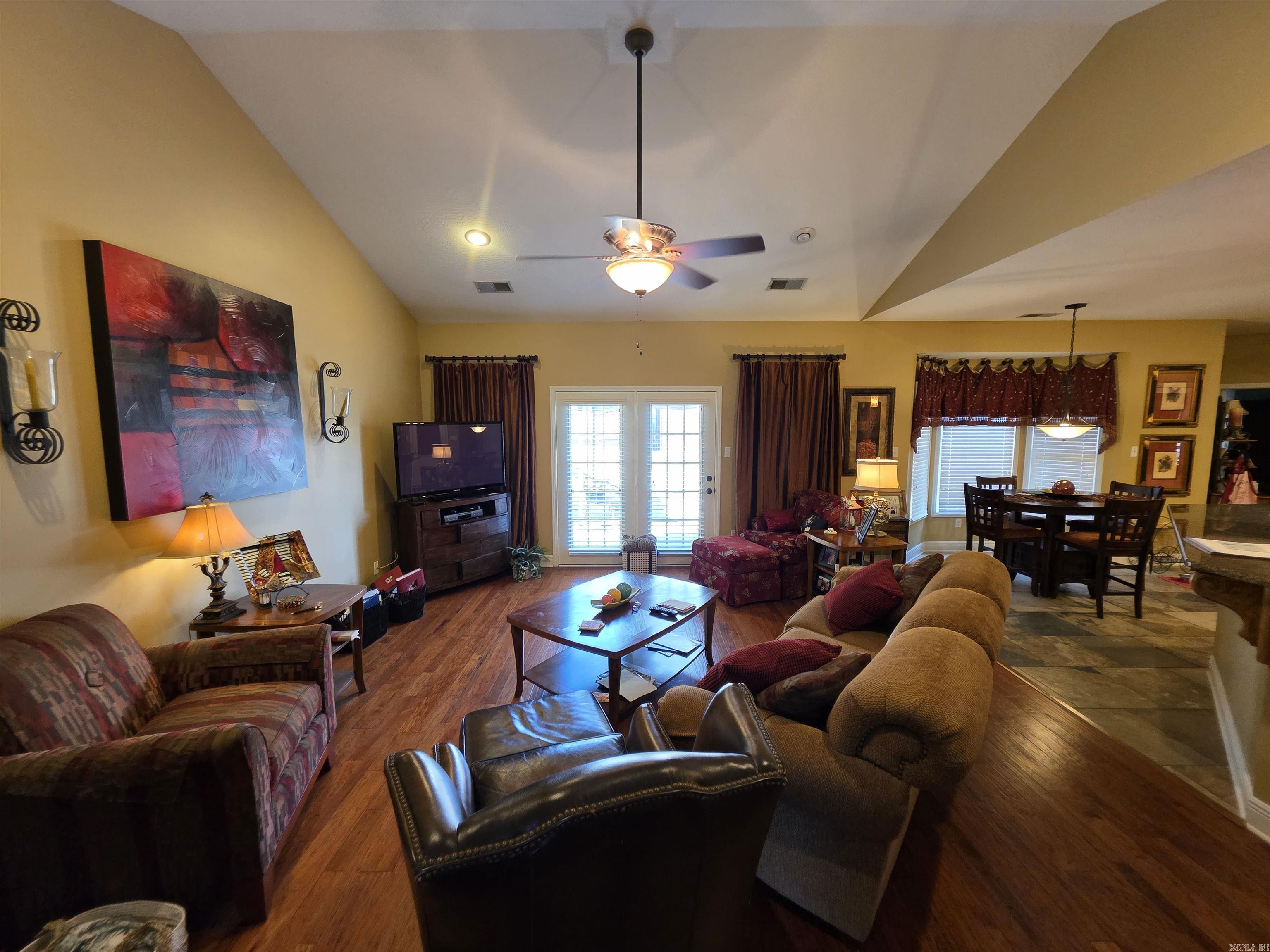 2301 Country Club Rd Property Photo 11