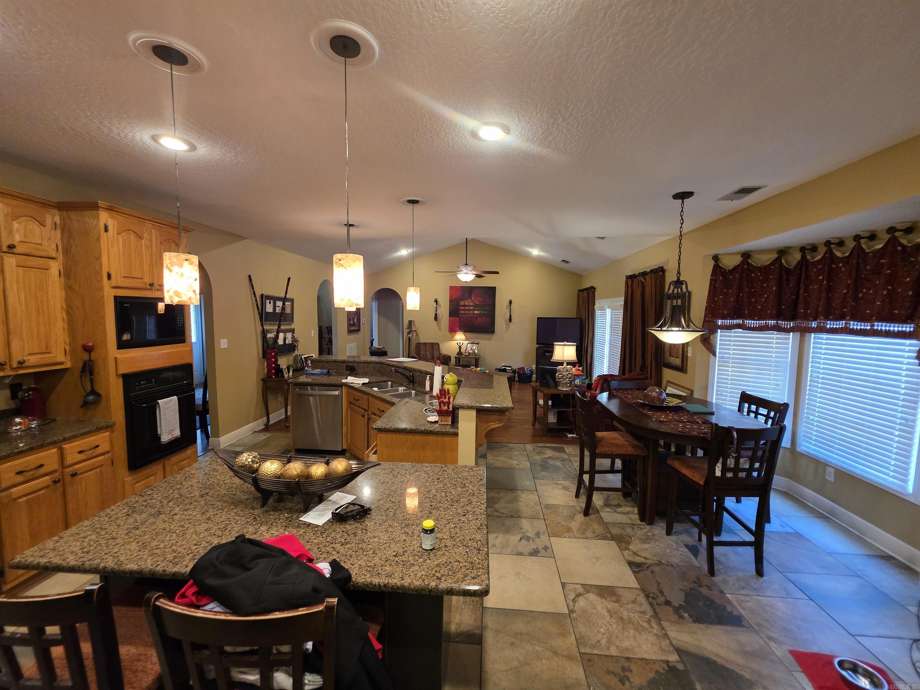 2301 Country Club Rd Property Photo 12