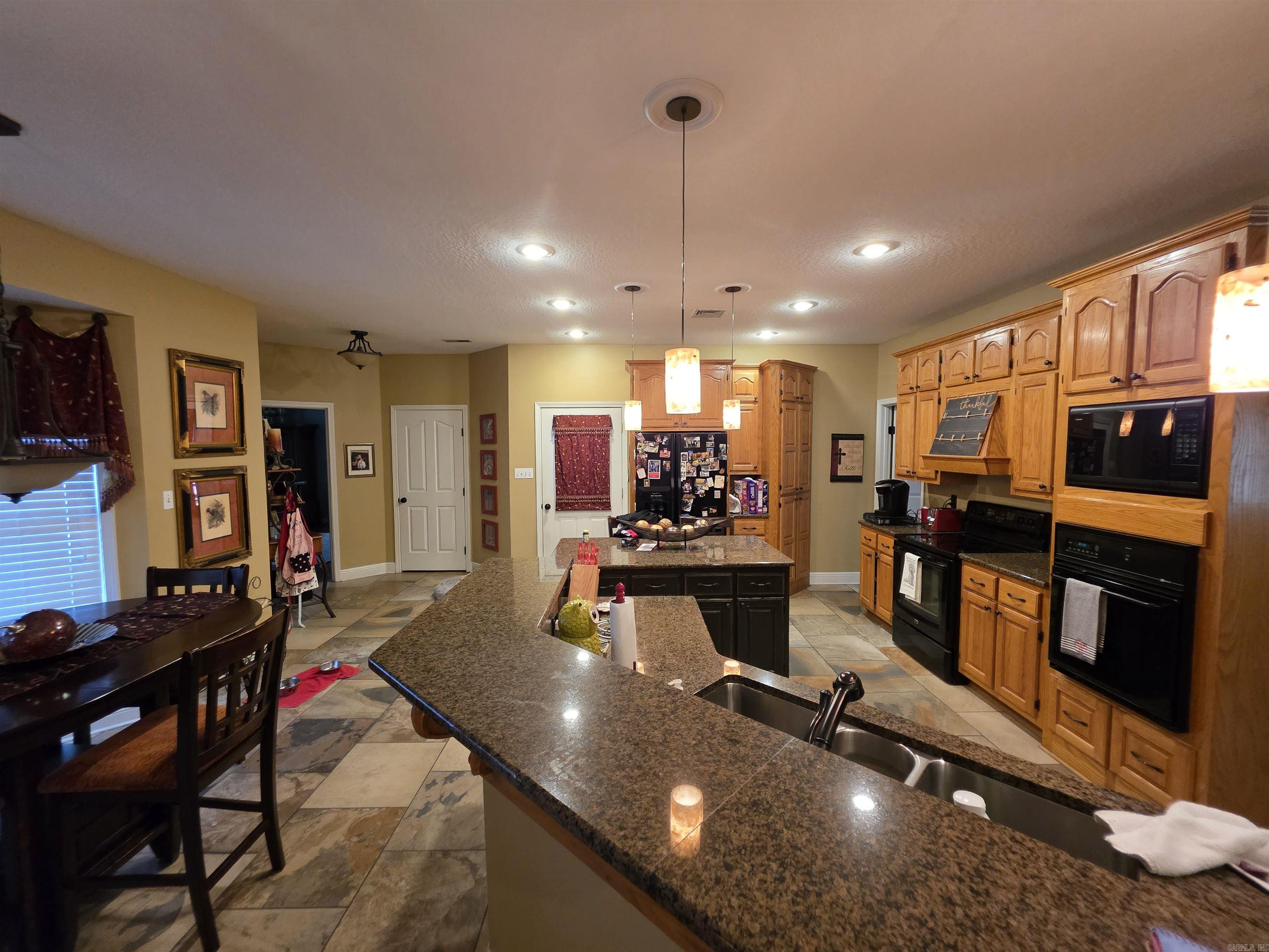 2301 Country Club Rd Property Photo 15