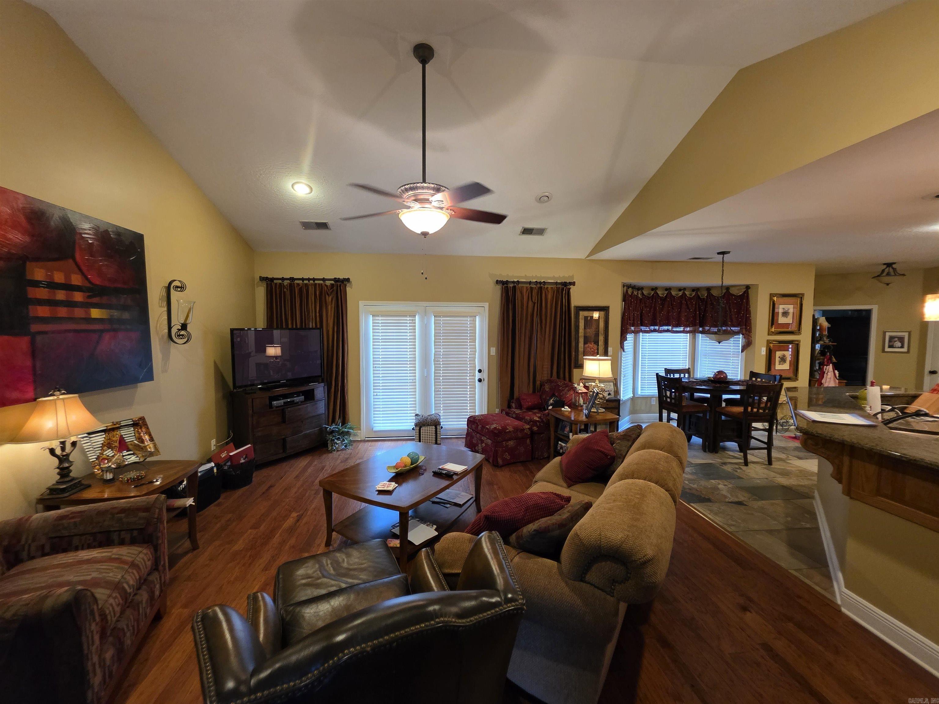 2301 Country Club Rd Property Photo 17