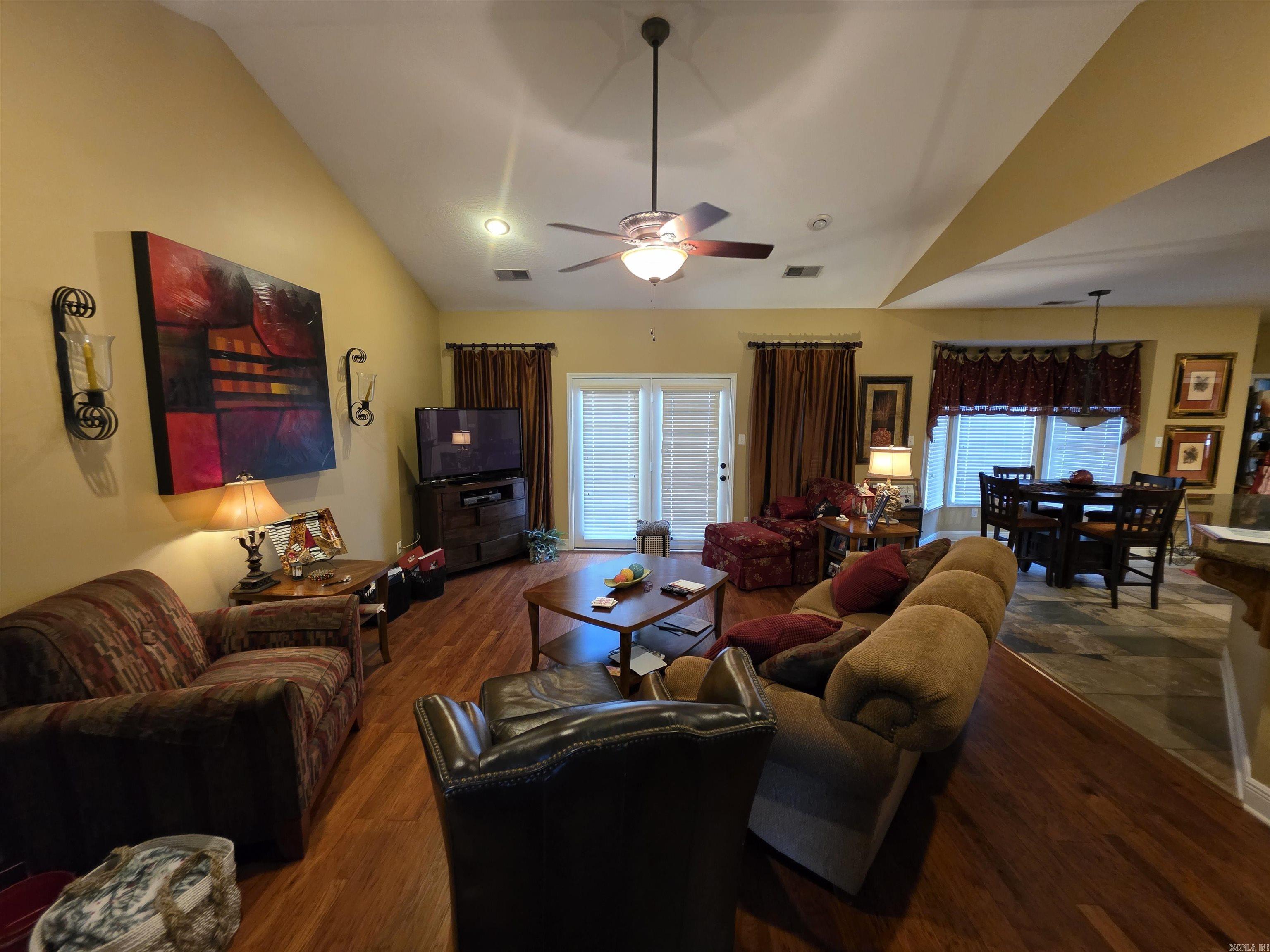 2301 Country Club Rd Property Photo 21