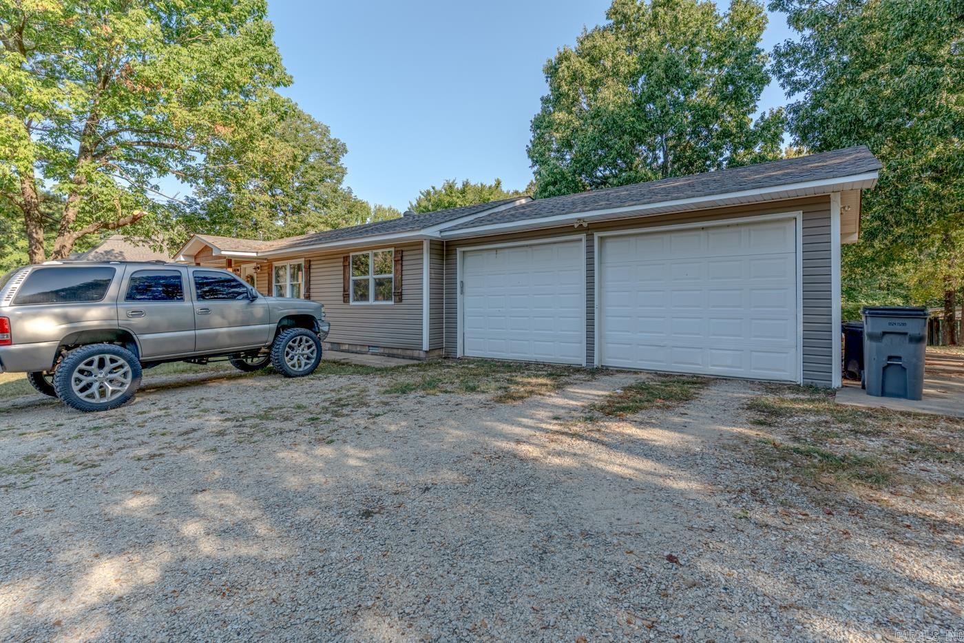 811 Thorne Dr Property Photo 2