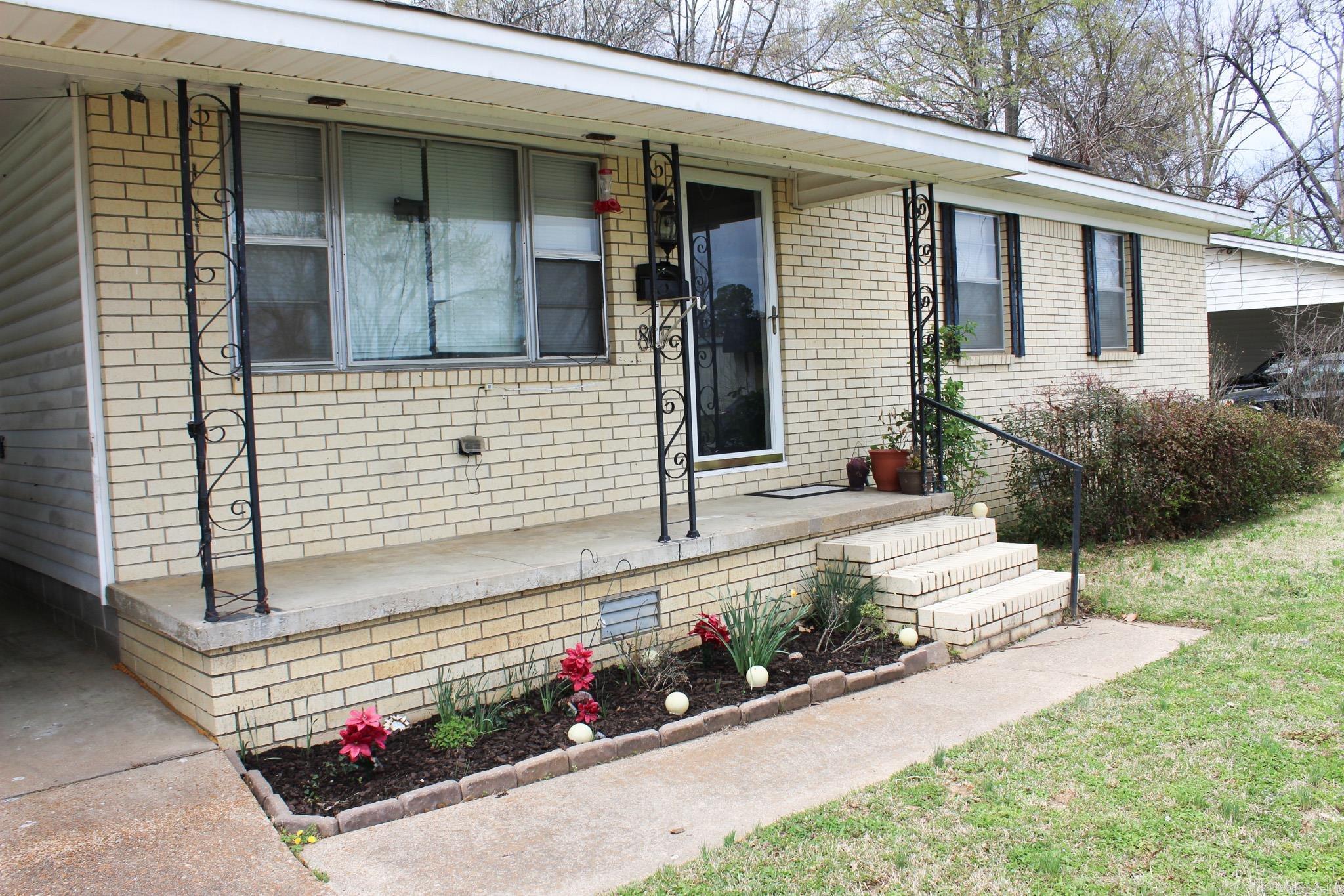 807 S Spring Property Photo 4