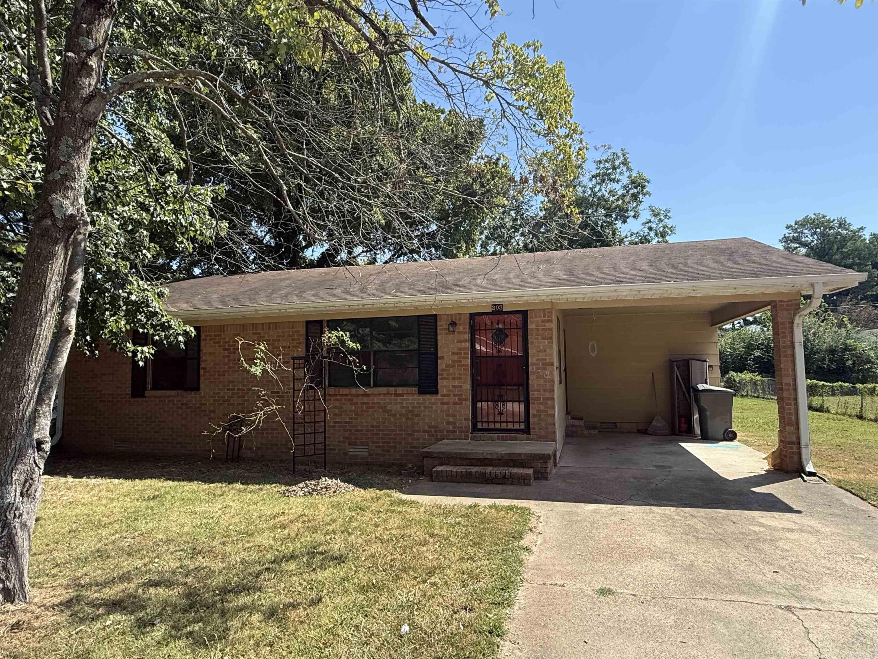 203 S 10th Ave