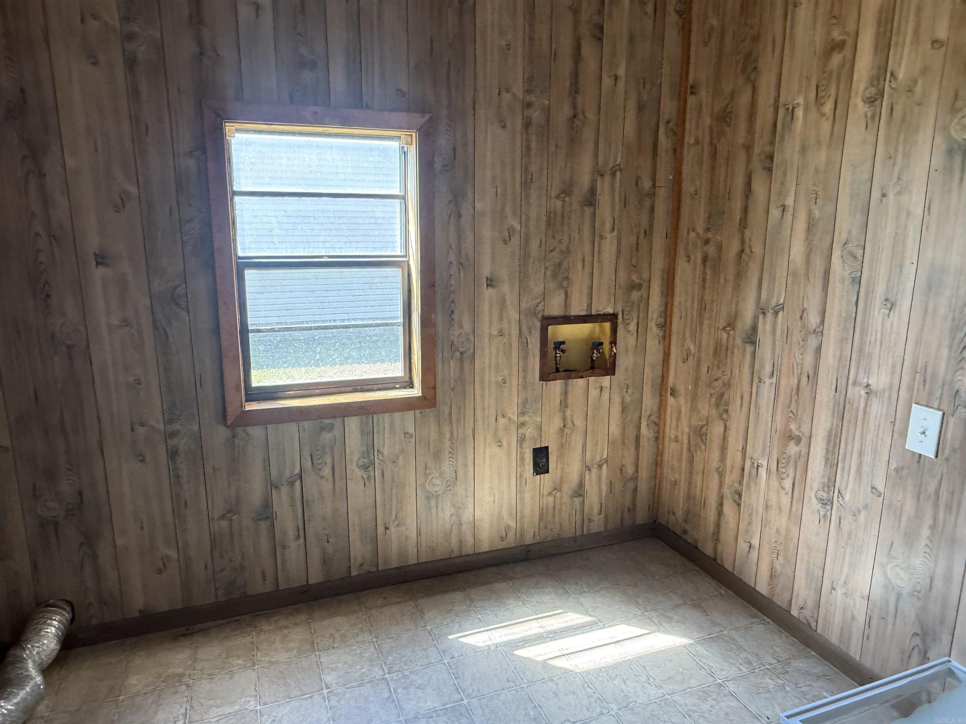 203 S 10th Ave Property Photo 5