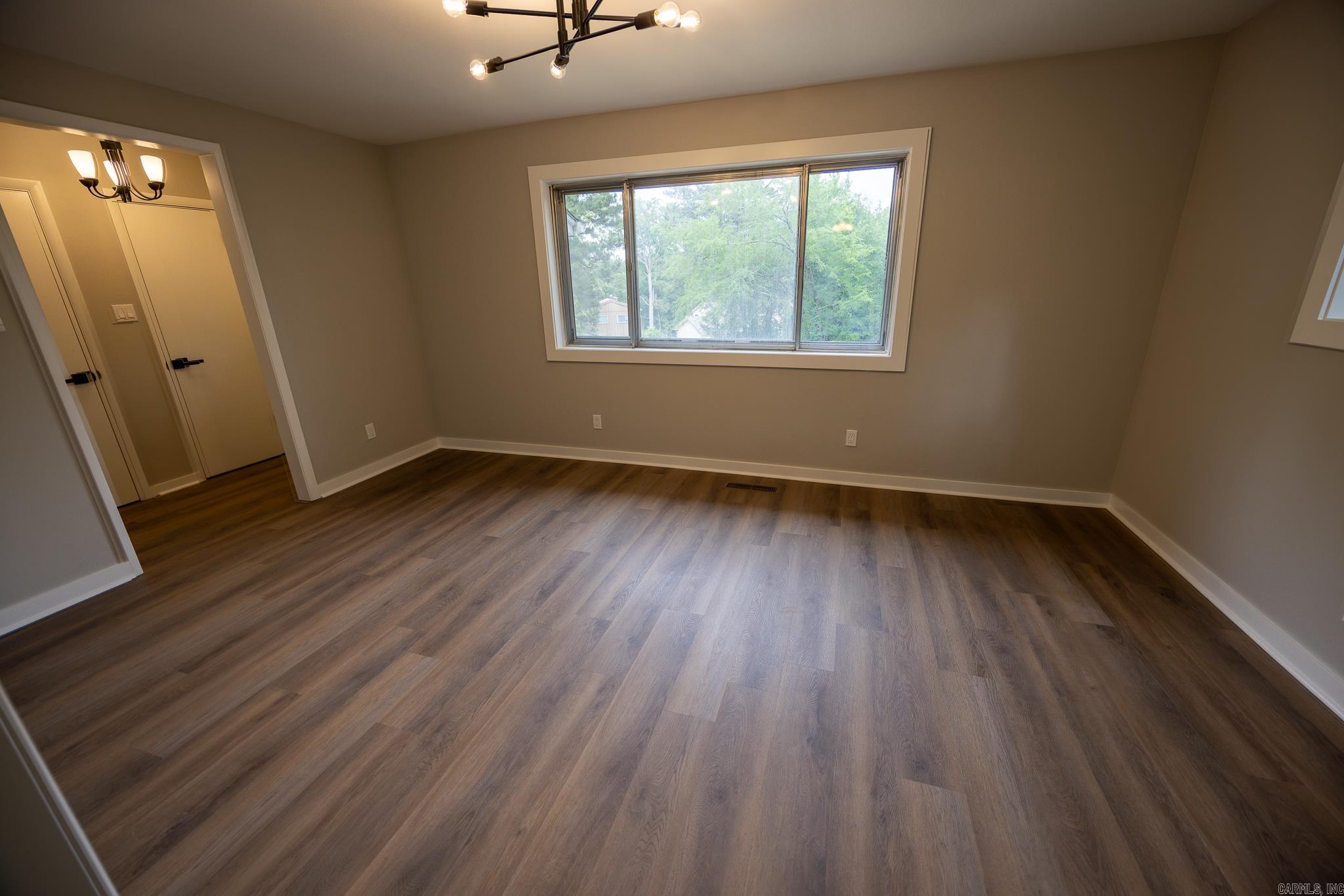 8 Brookridge Cv Property Photo 5