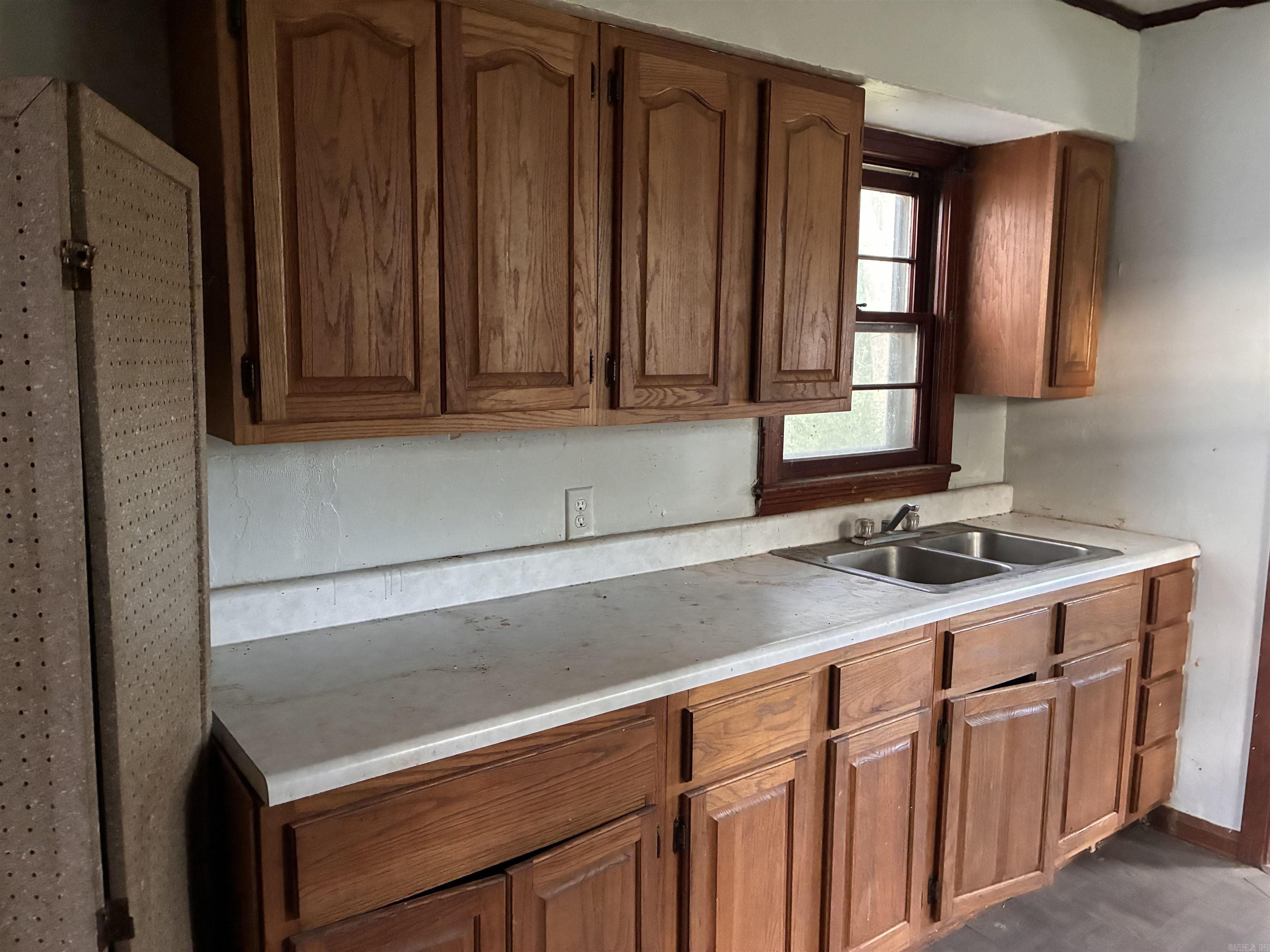 859 S Thornton Avenue Property Photo 3