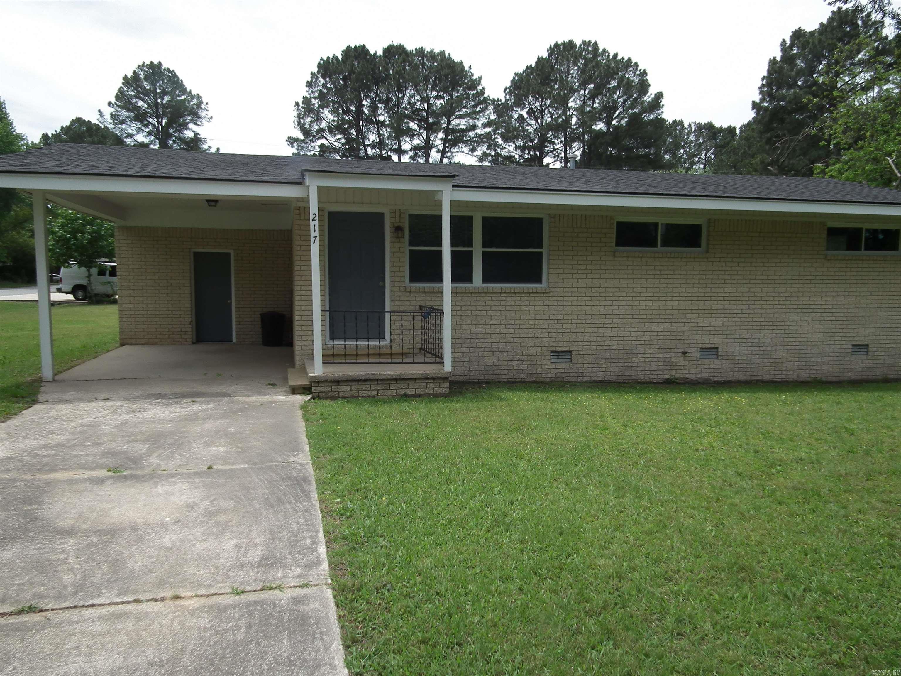 217 Trailwood Drive Property Photo 2