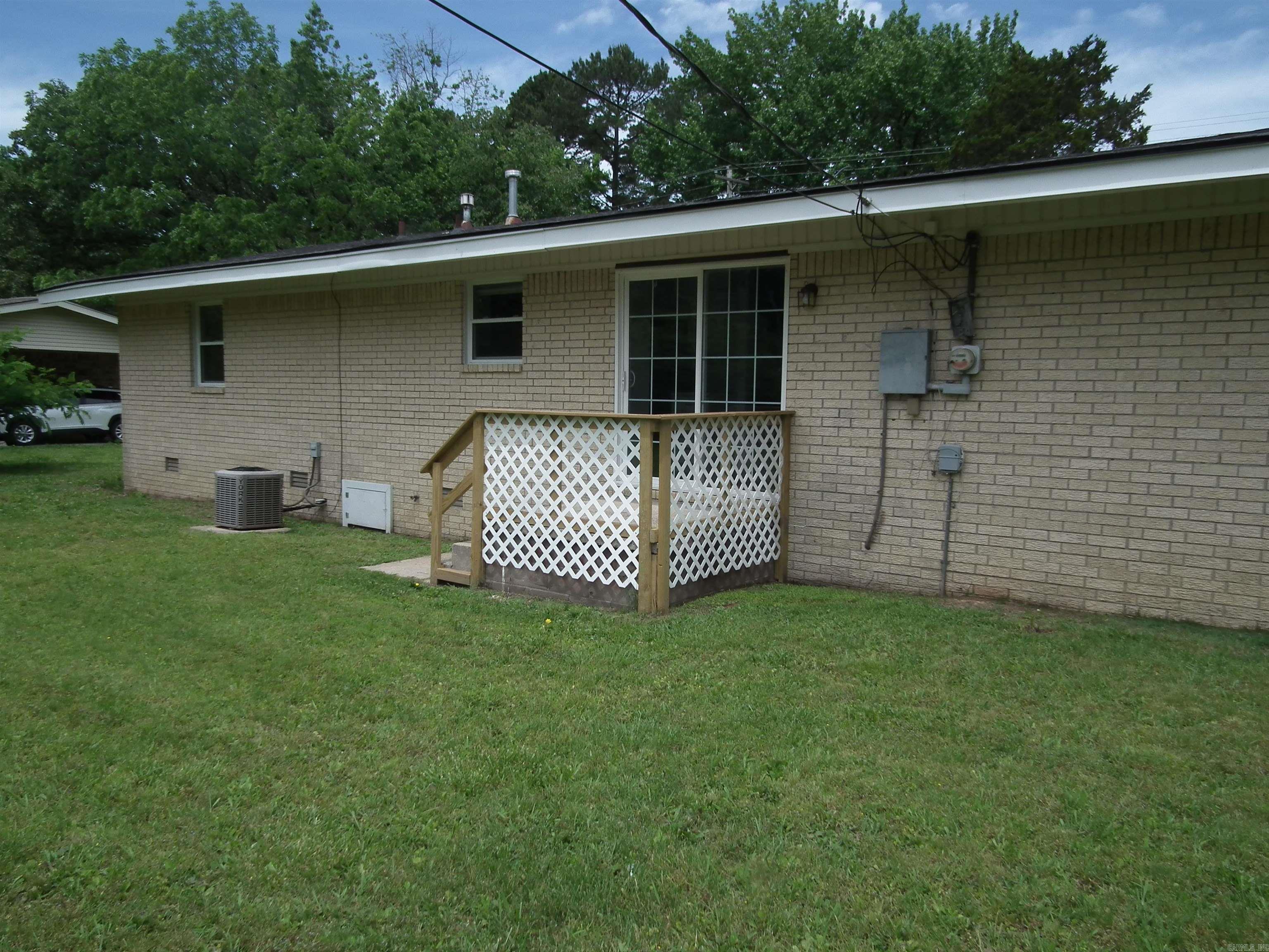 217 Trailwood Drive Property Photo 4