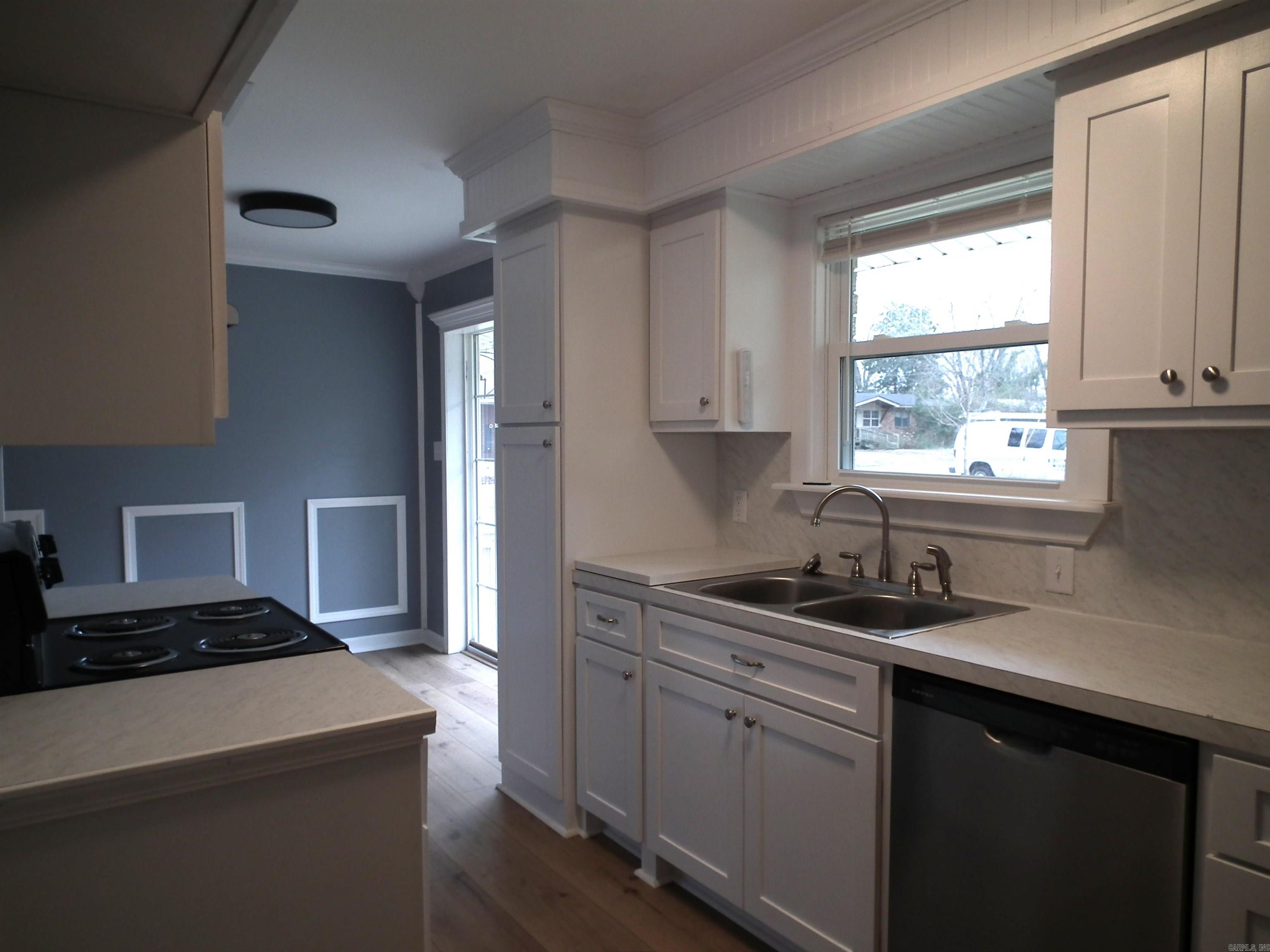 217 Trailwood Drive Property Photo 9