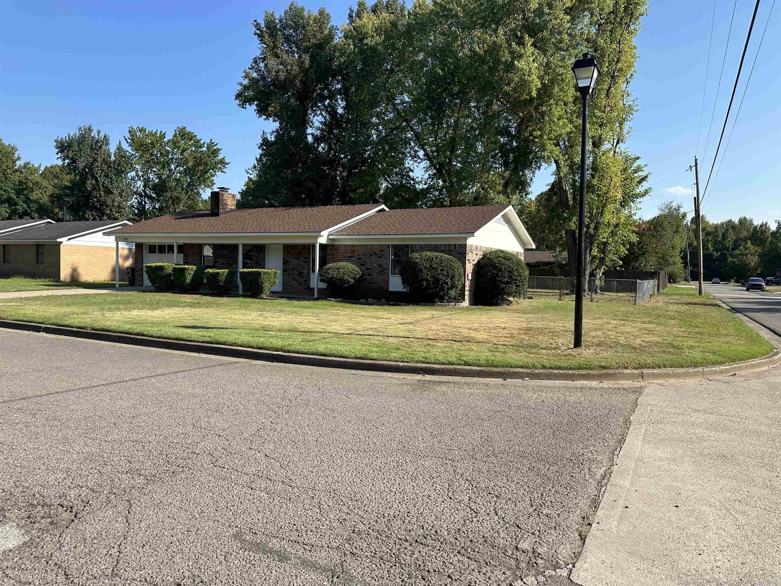2102 E 14th Street Property Photo 2
