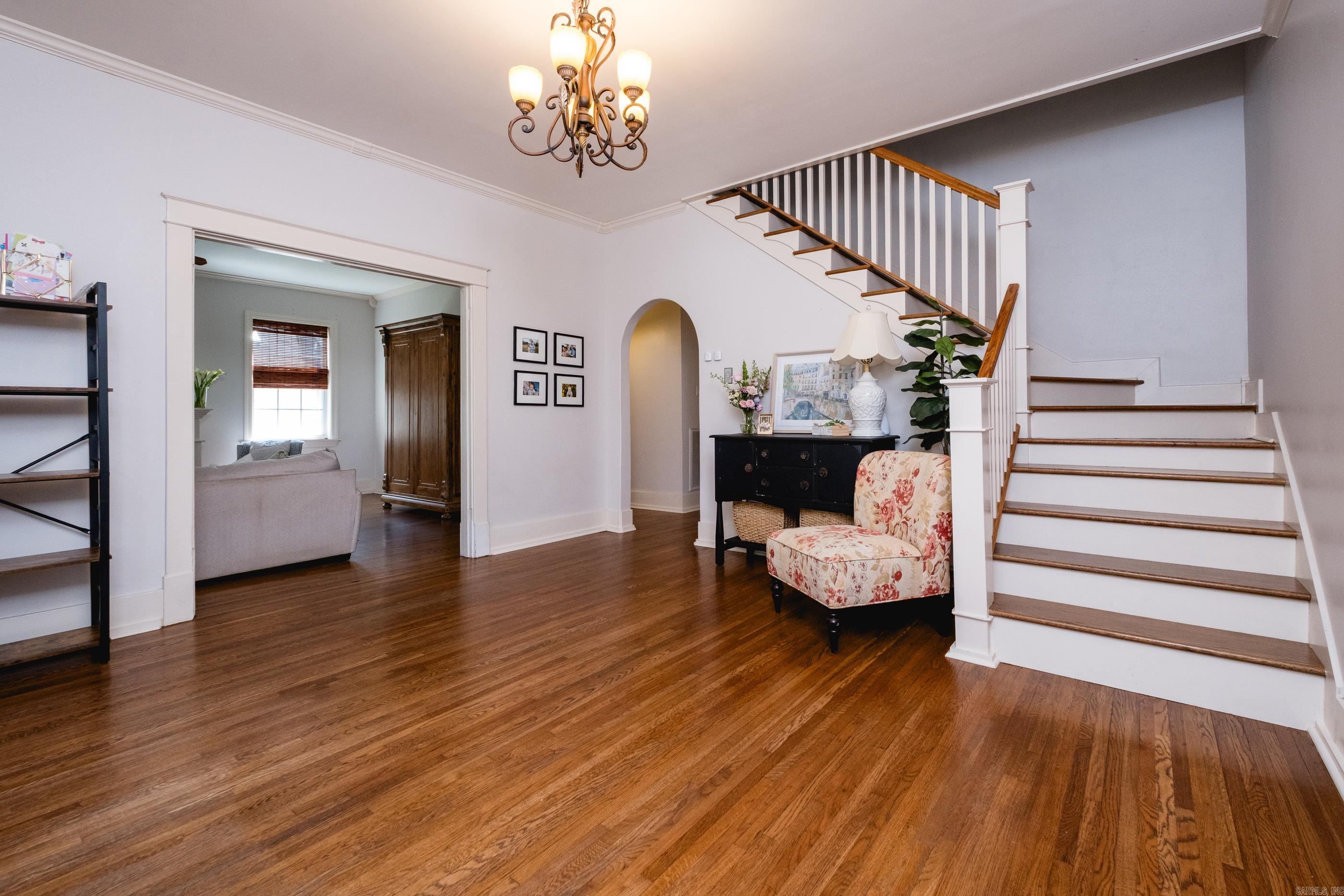 3305 N Cypress Street Property Photo 5