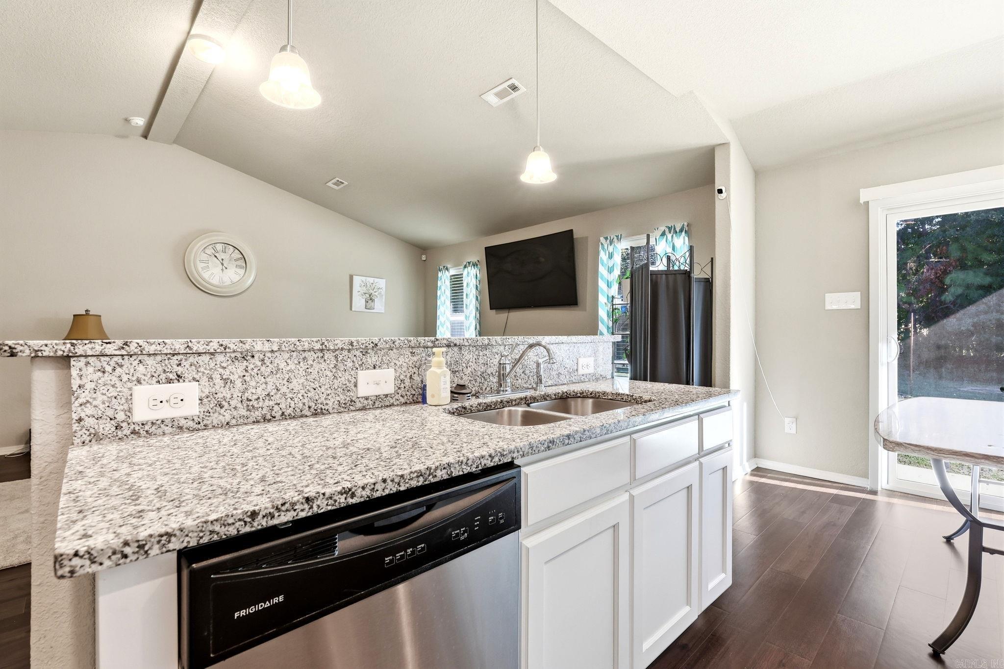 1089 Meadows Edge Drive Property Photo 8