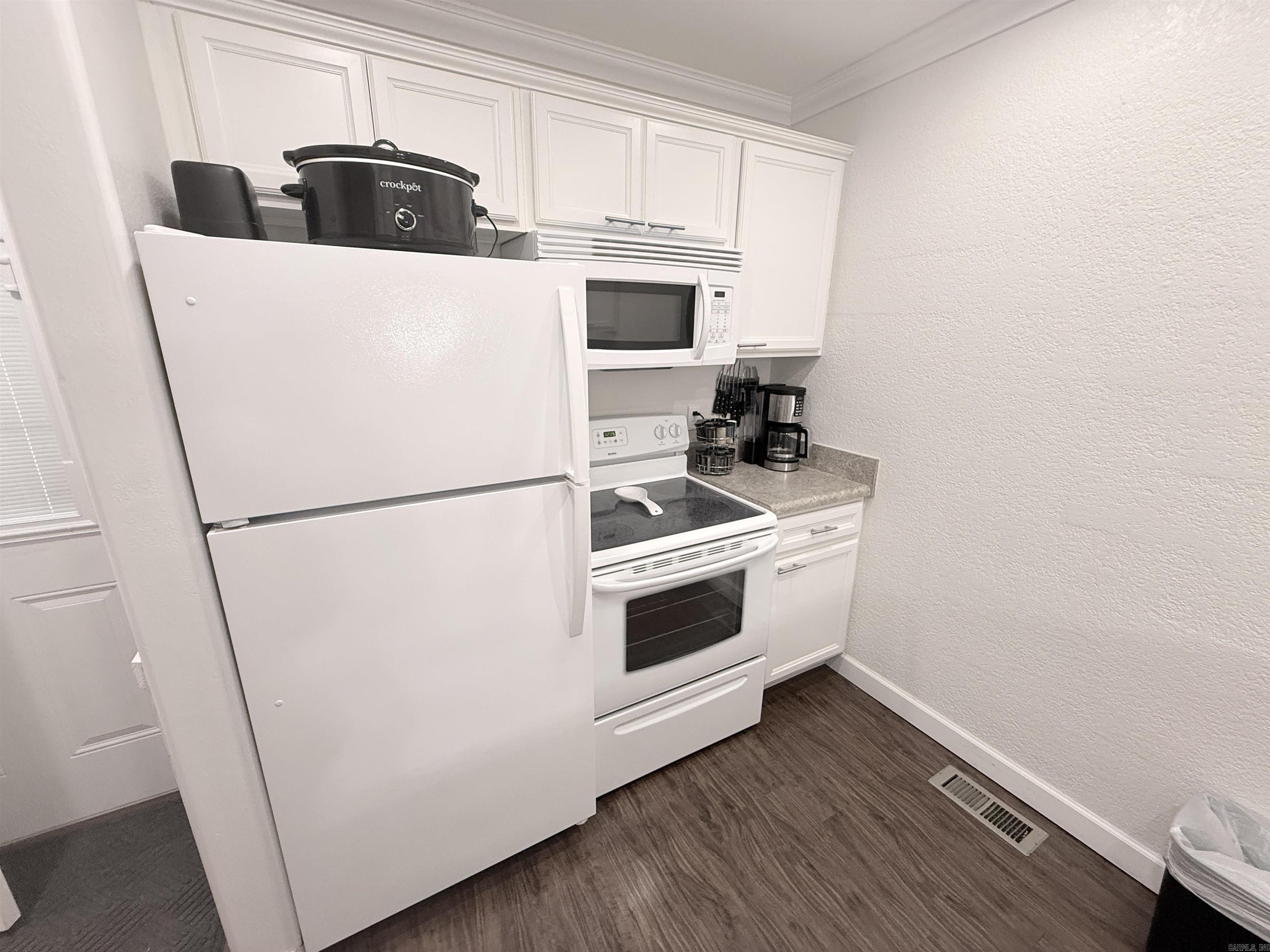 104 Chelsea Dr. #13 13 Property Photo 11