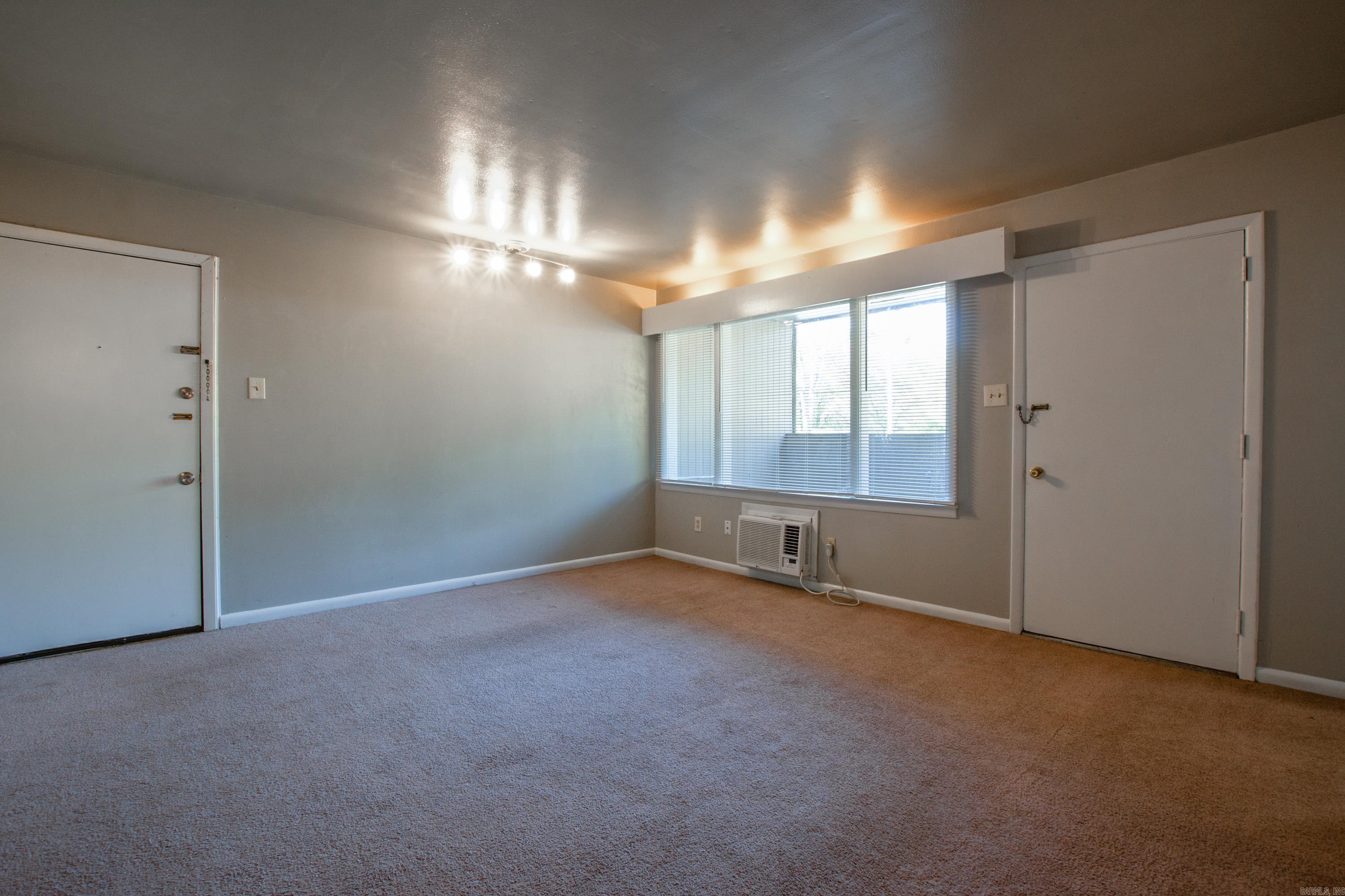 123 N Polk Street 2 Property Photo 1