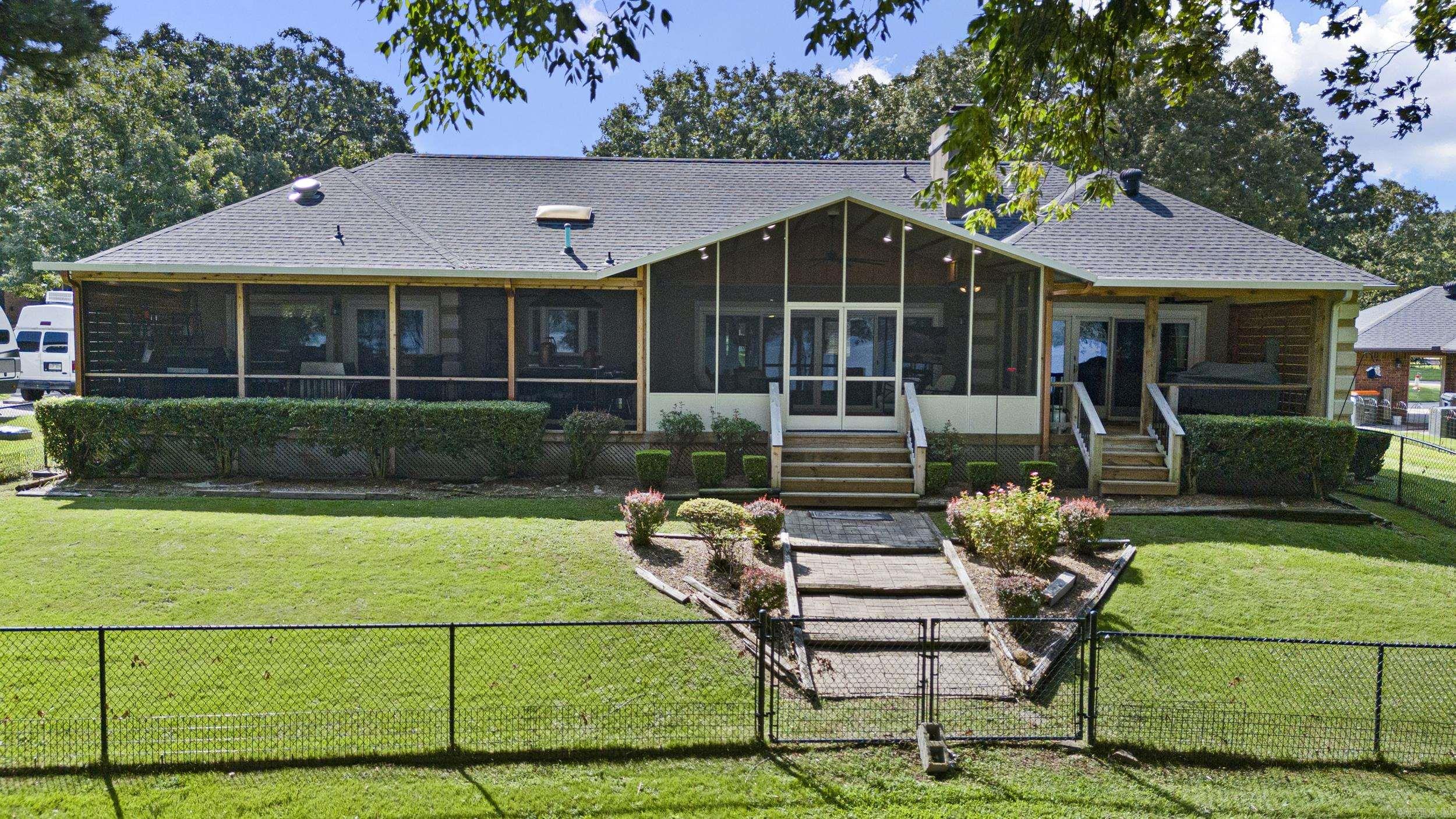 107 Pine Shore Ln Property Photo 3