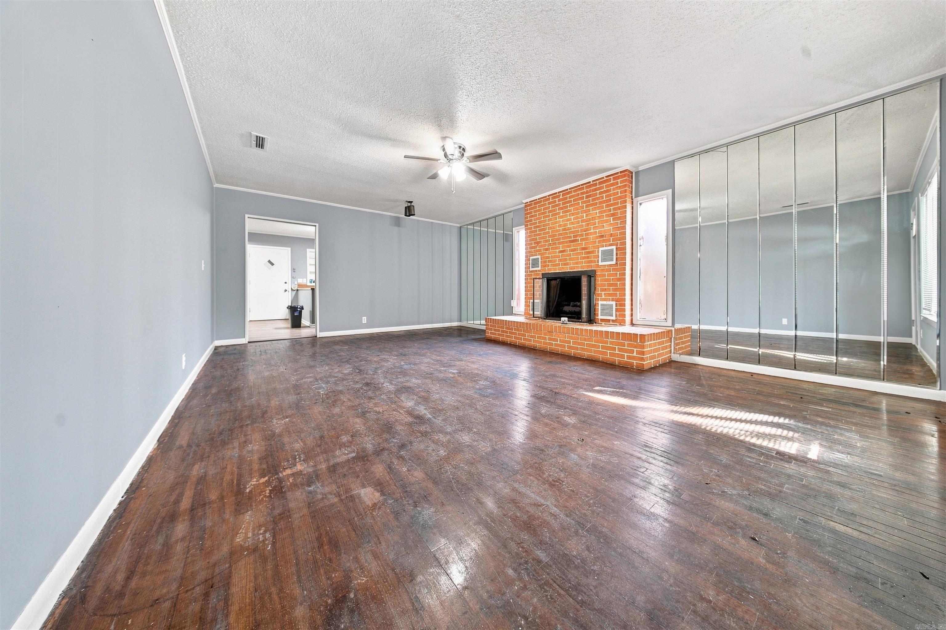 115 Crouch Property Photo 3