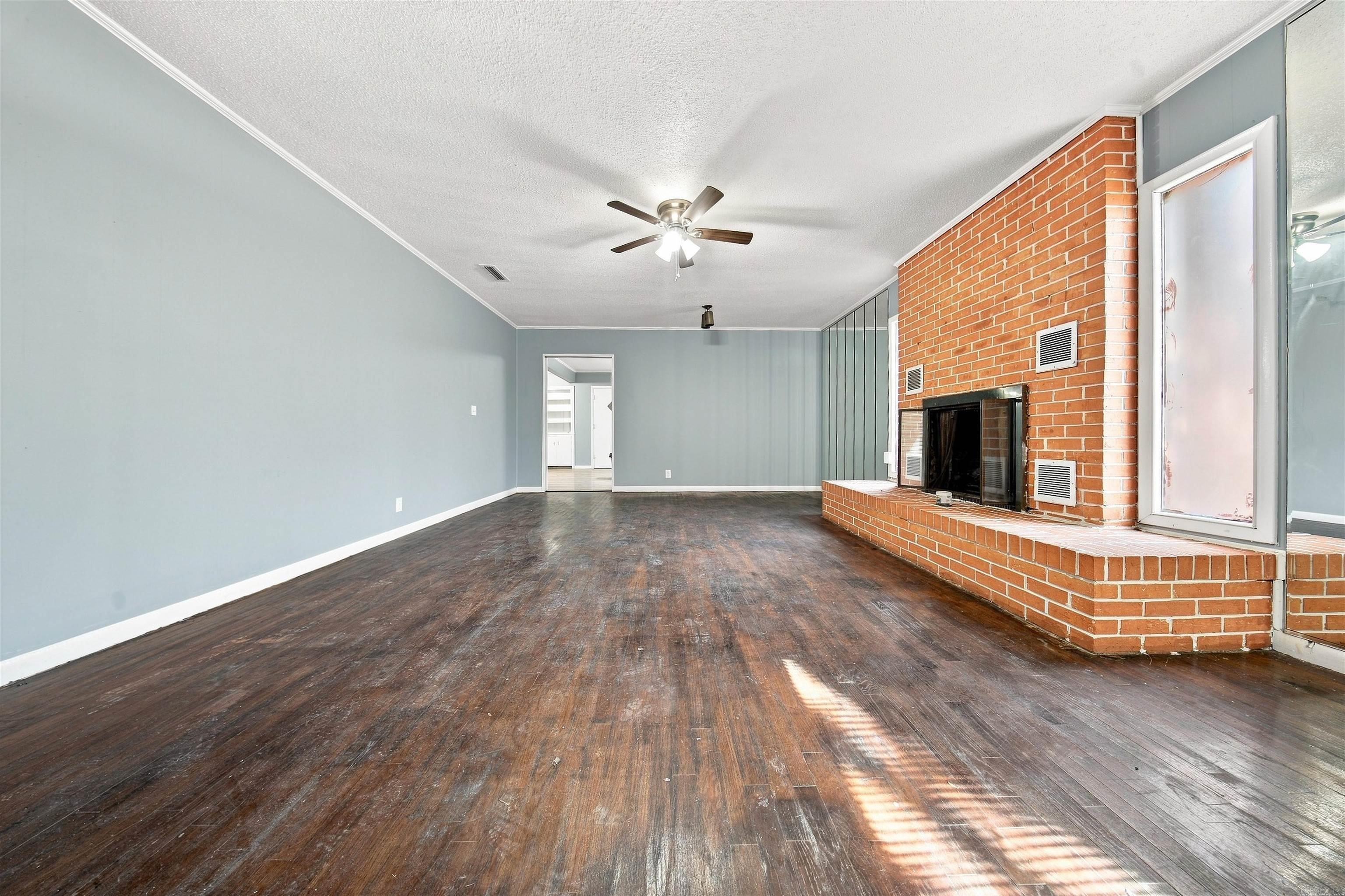 115 Crouch Property Photo 4