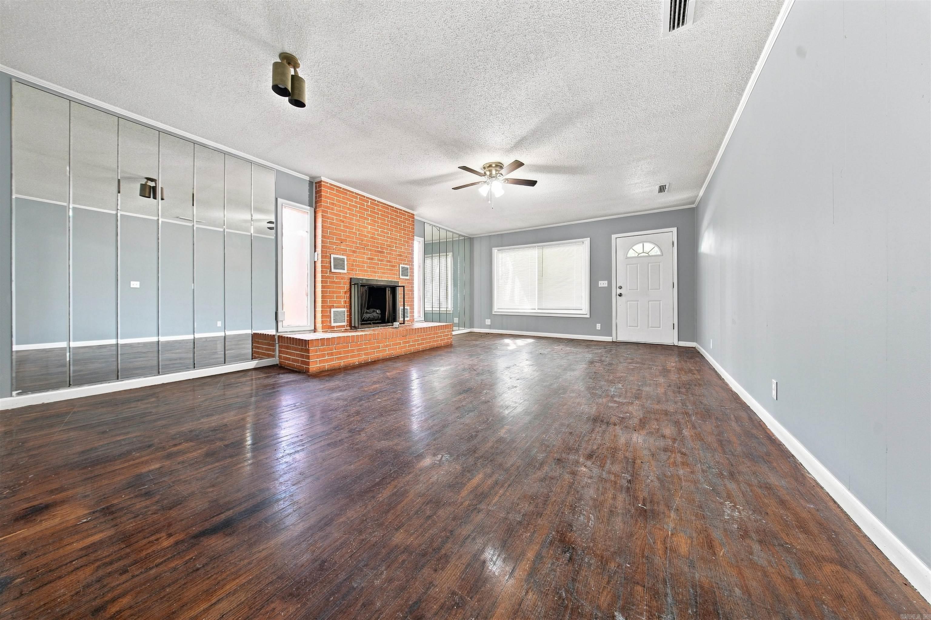 115 Crouch Property Photo 6