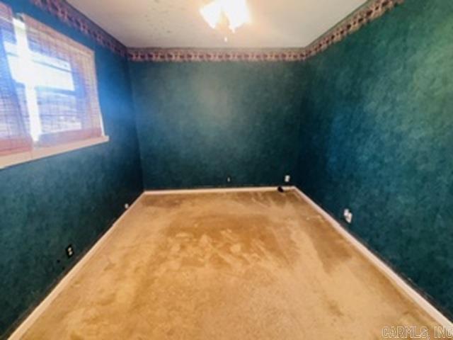 312 W Greenfield Drive Property Photo 8