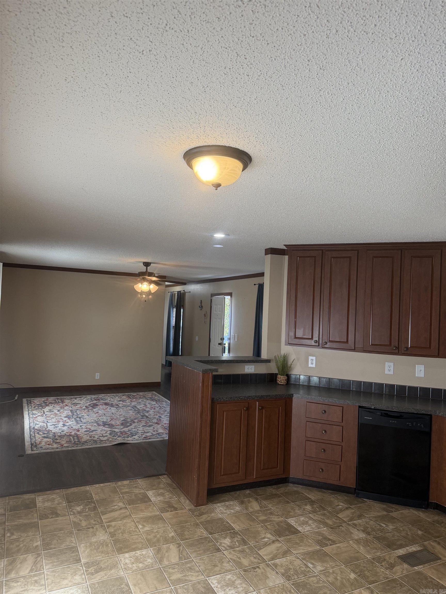 104 Deer Ridge Drive Property Photo 6
