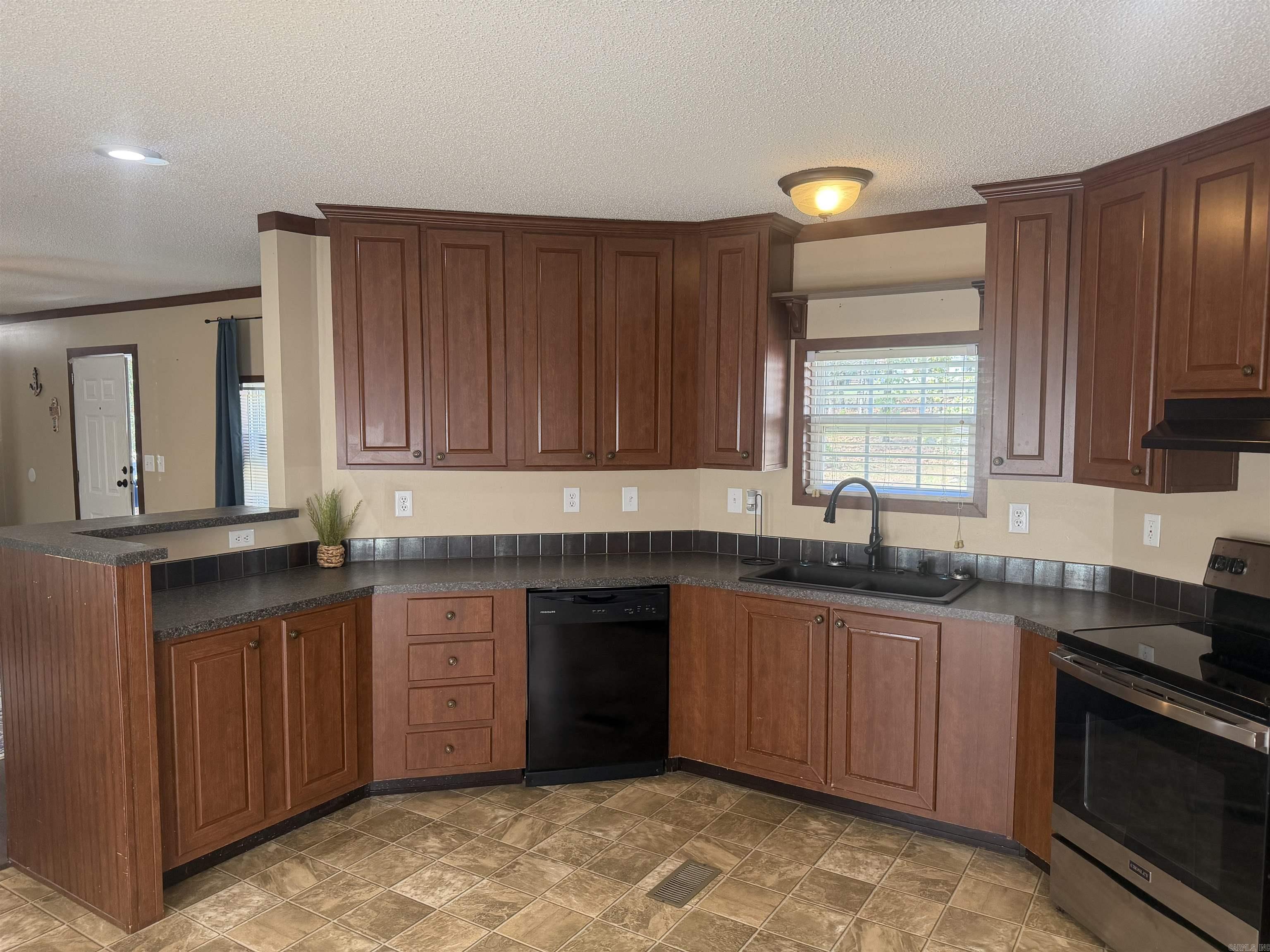 104 Deer Ridge Drive Property Photo 7