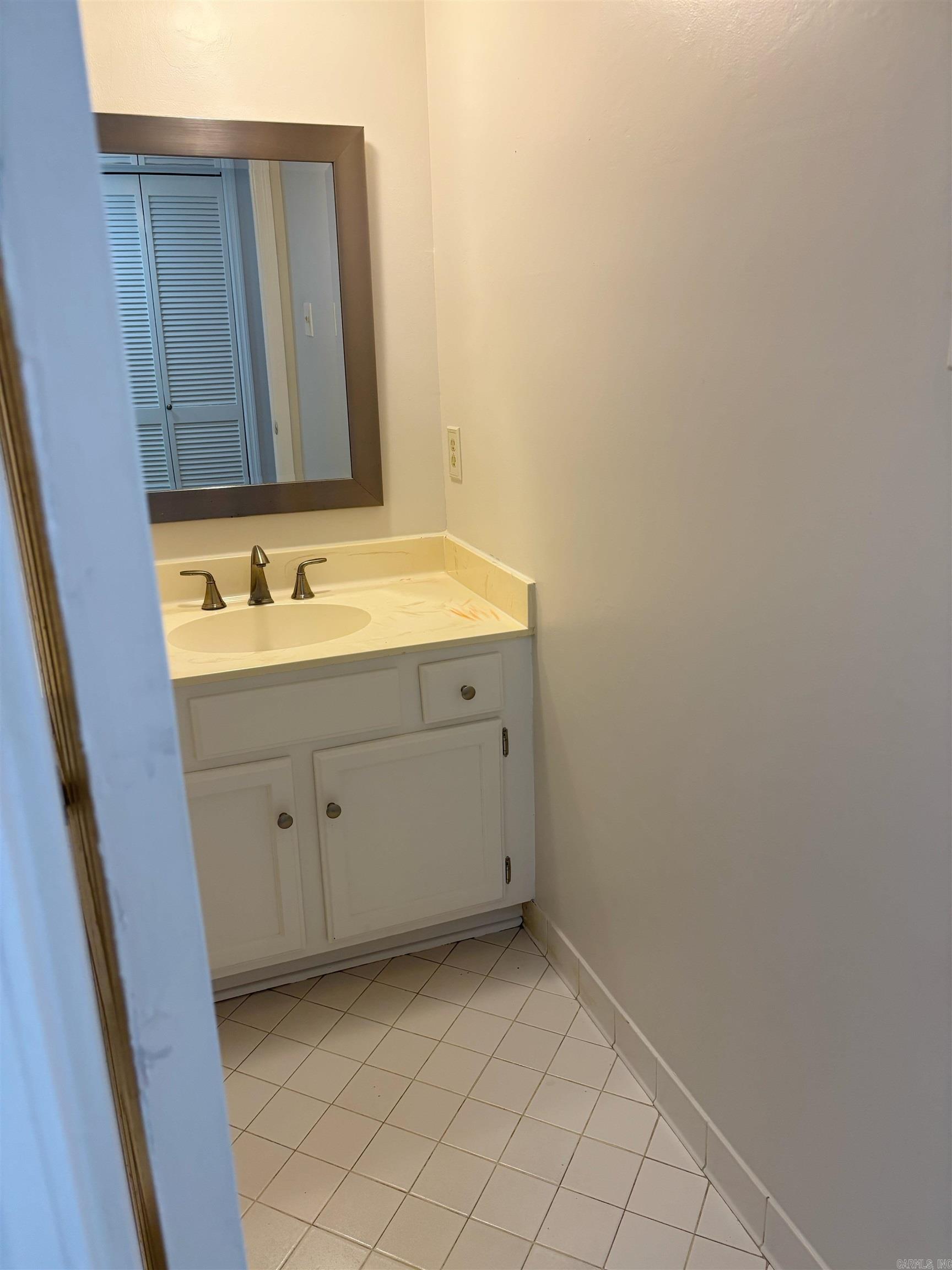 2200 Andover Ct #204 Property Photo 7