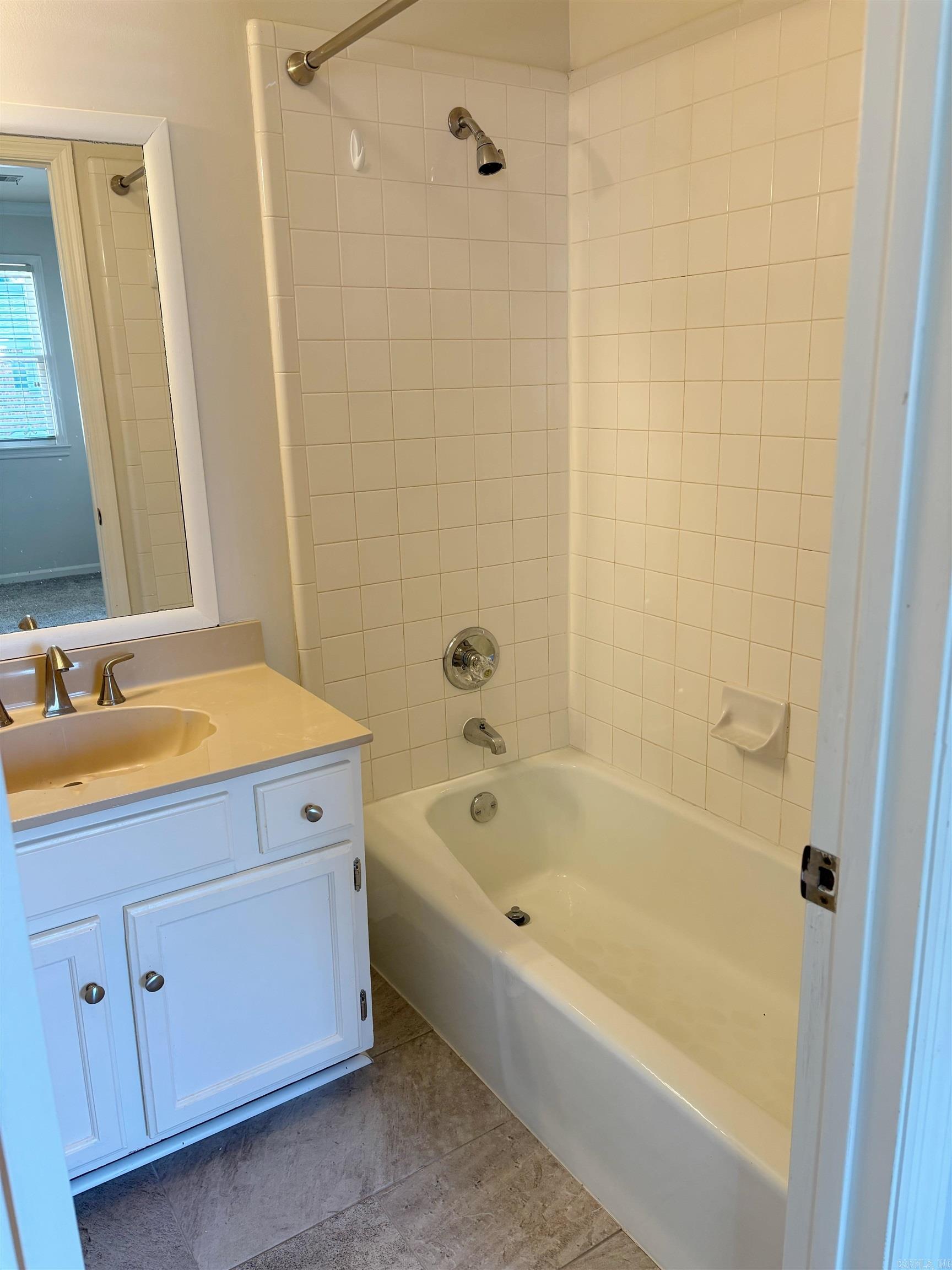 2200 Andover Ct #204 Property Photo 12
