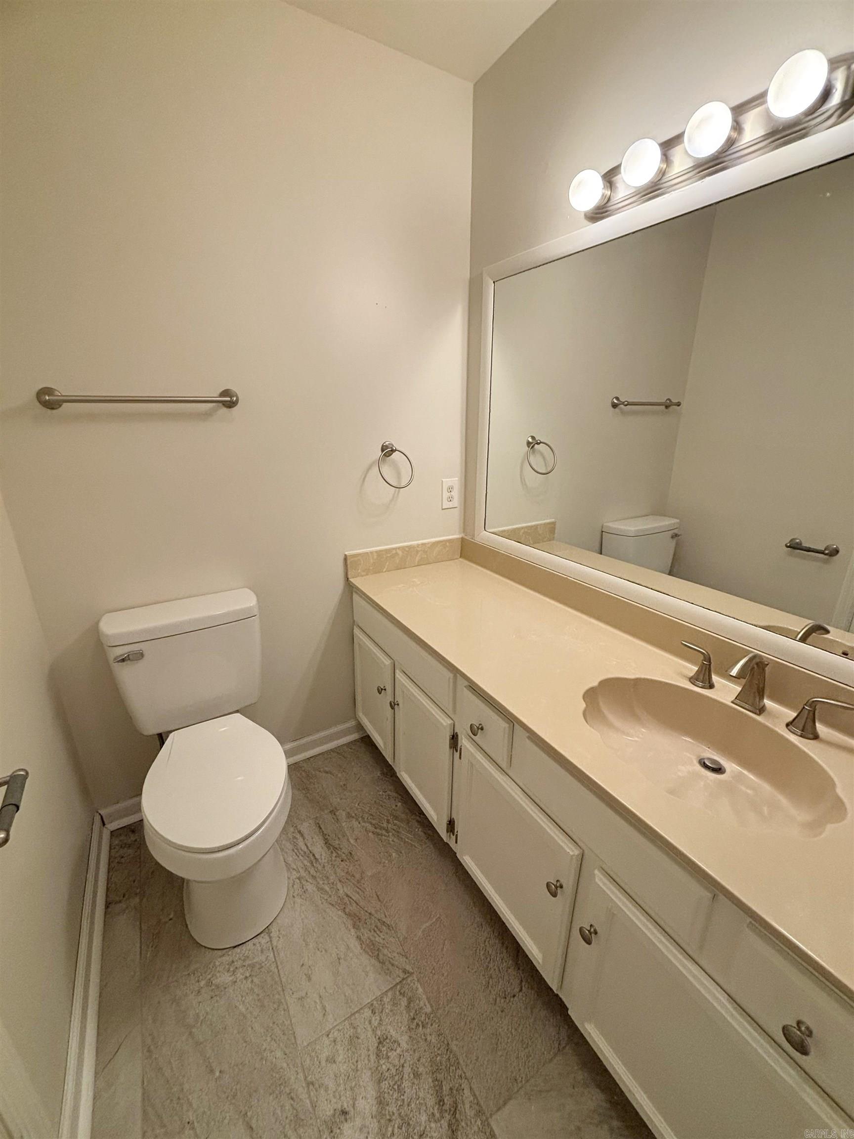 2200 Andover Ct #204 Property Photo 13