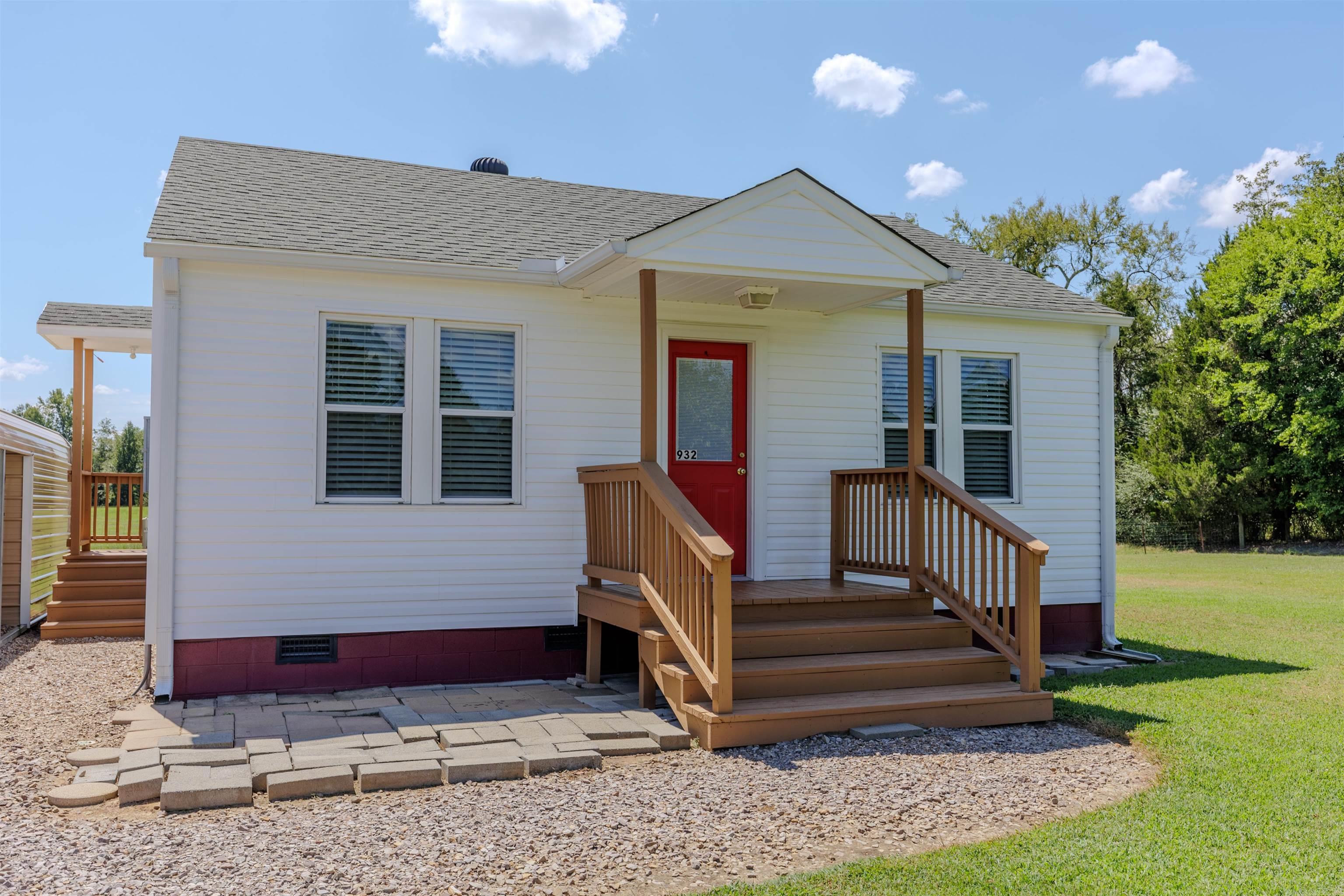 932 Cherry Hill Loop Property Photo 4