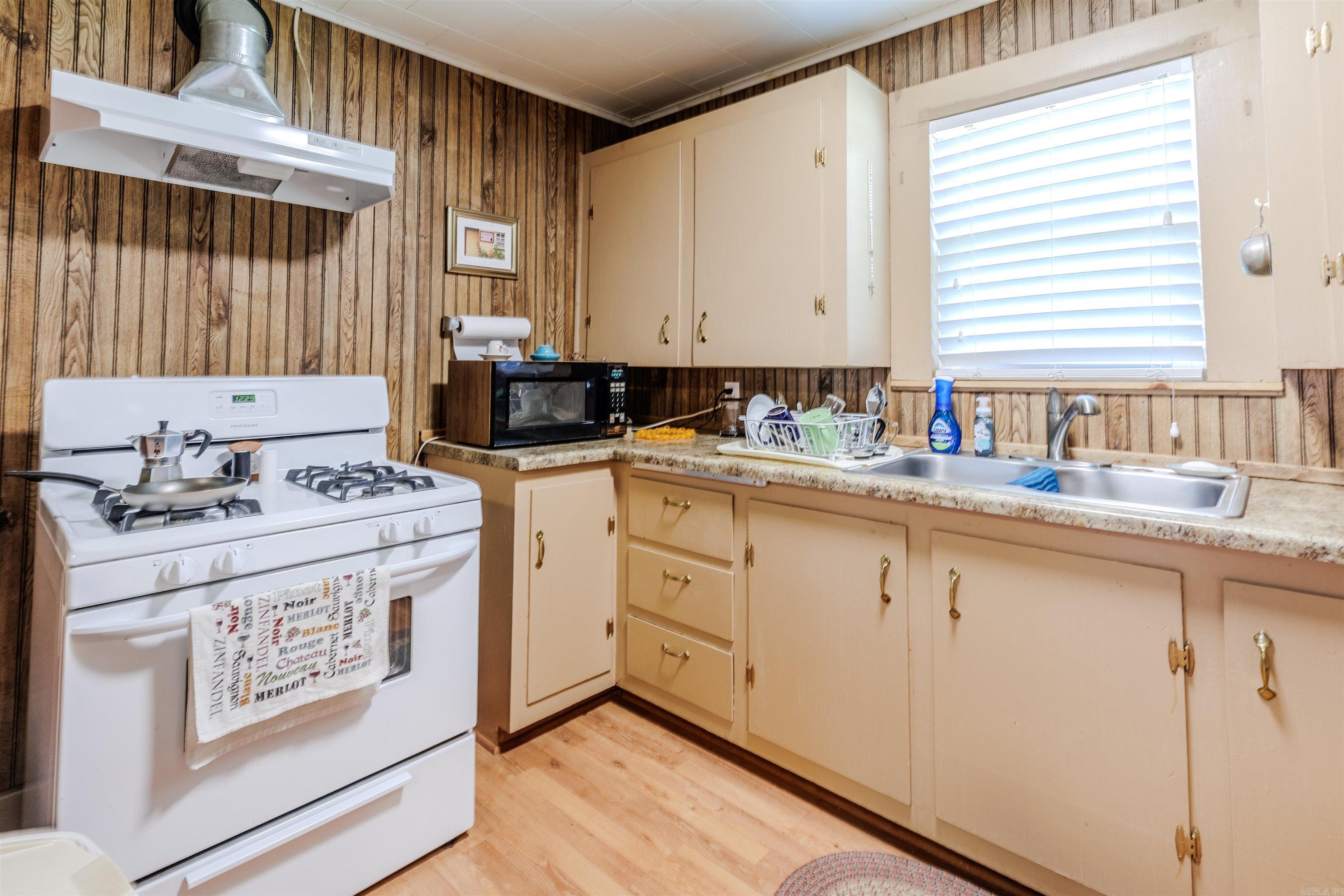 932 Cherry Hill Loop Property Photo 14