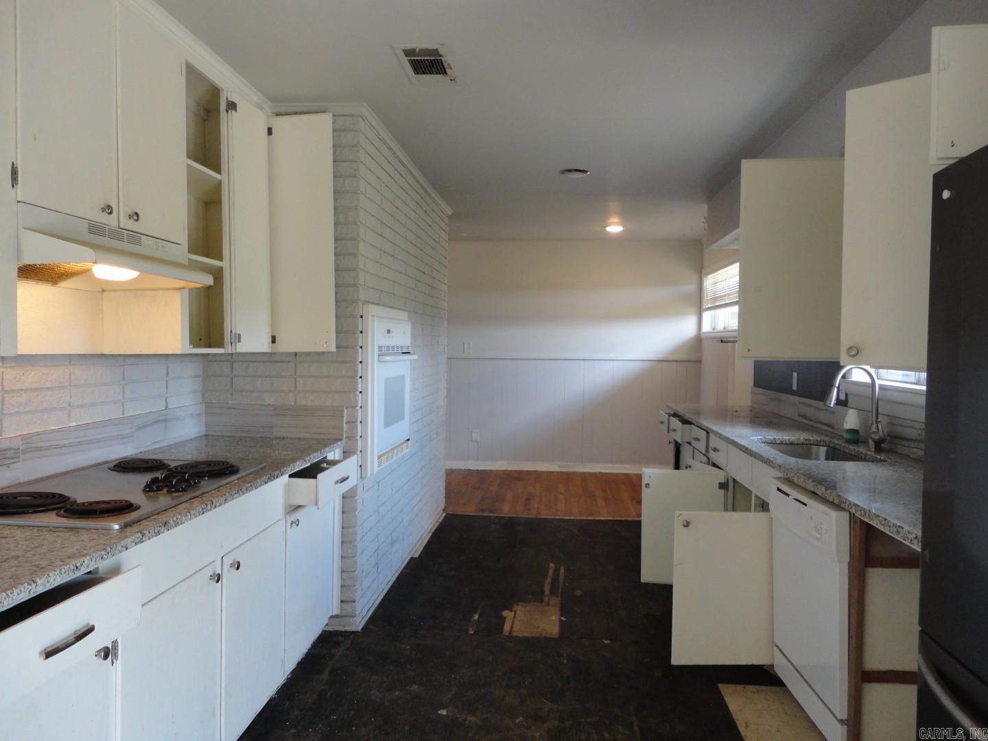 2415 E Republican Road Property Photo 4