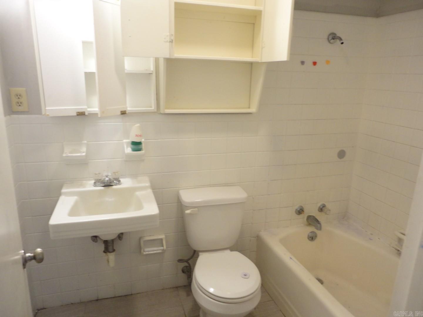 2415 E Republican Road Property Photo 8