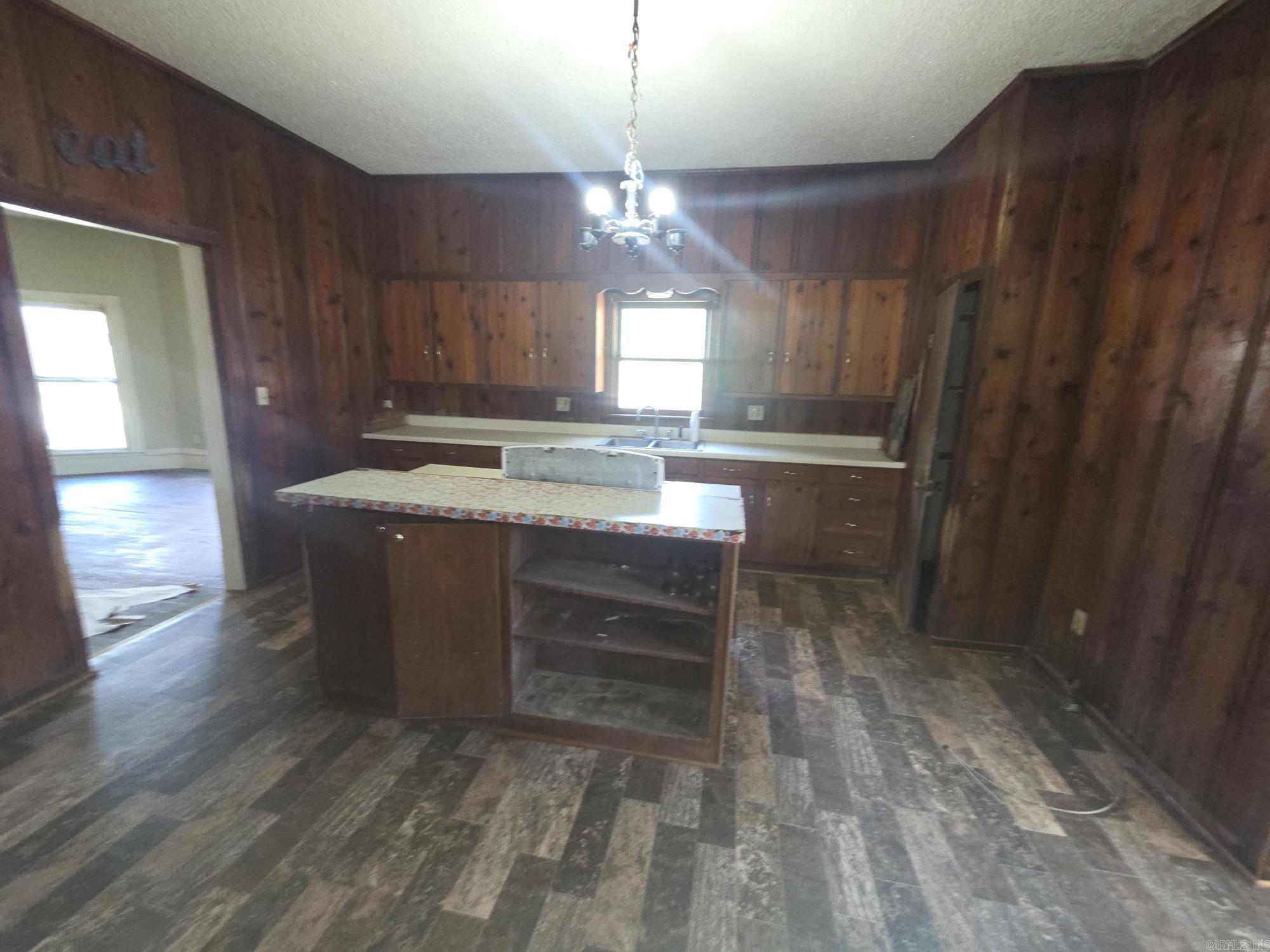 210 S Oak Property Photo 10