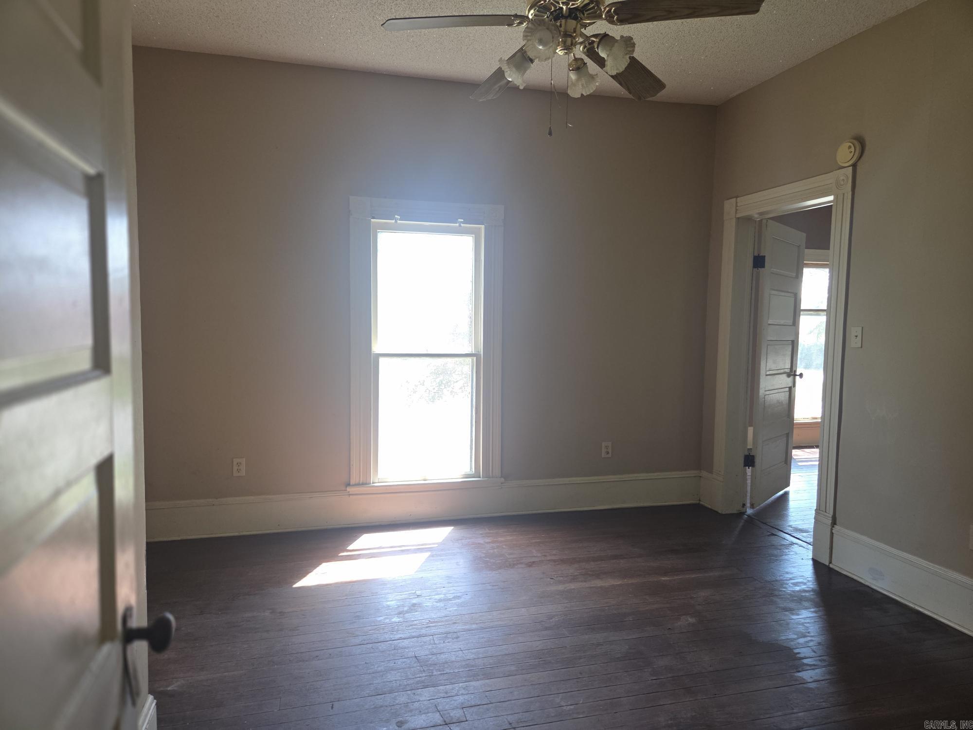 210 S Oak Property Photo 12