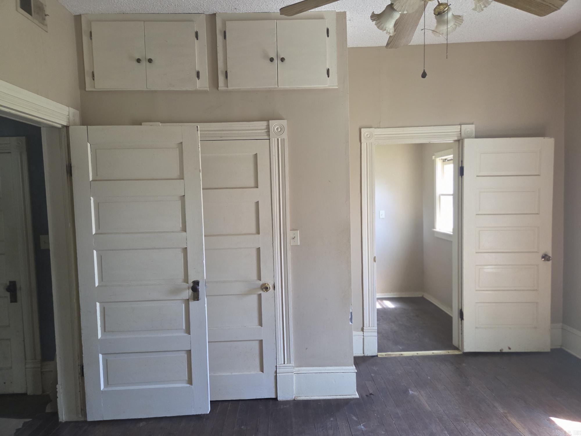 210 S Oak Property Photo 13