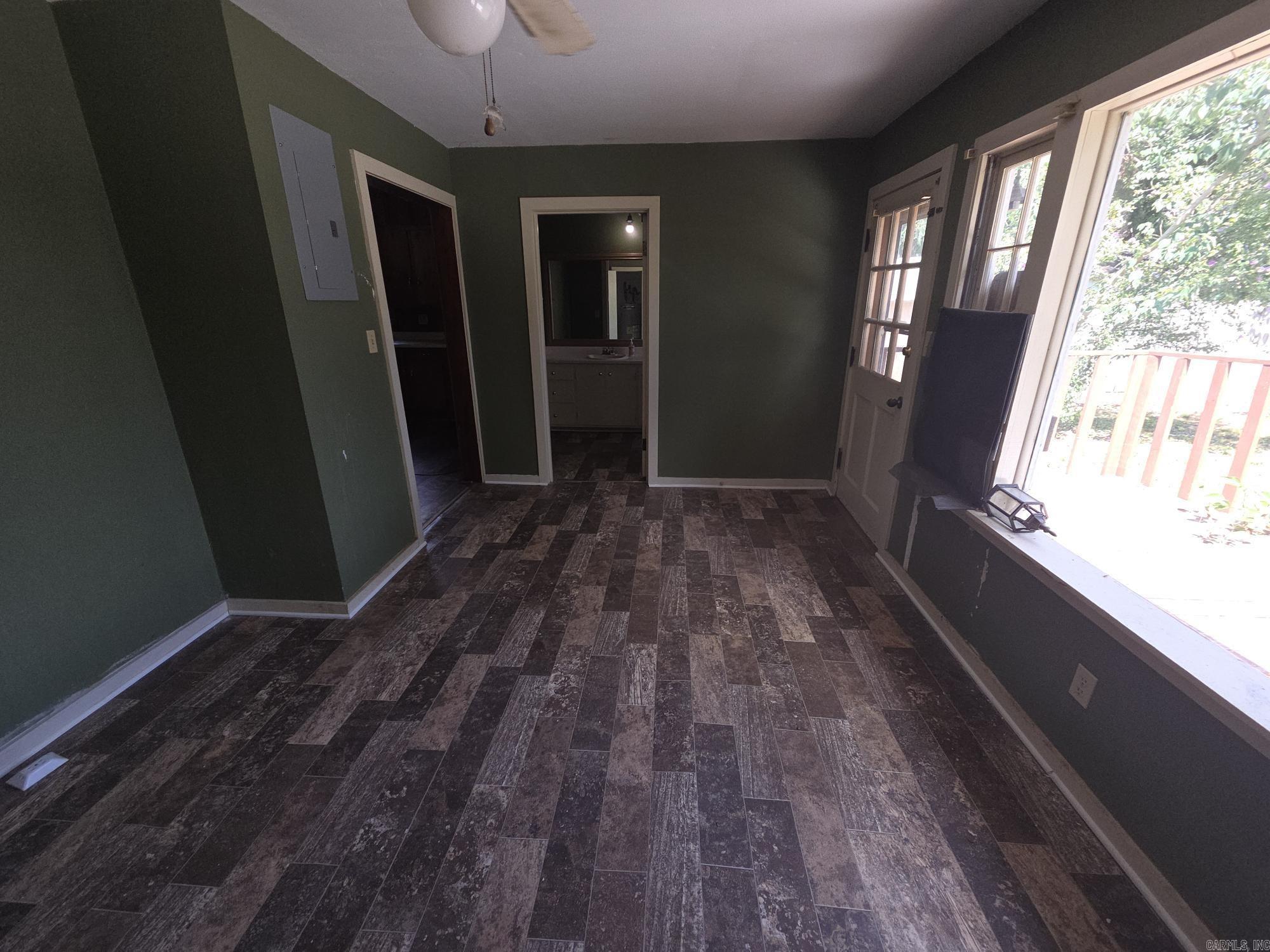 210 S Oak Property Photo 14