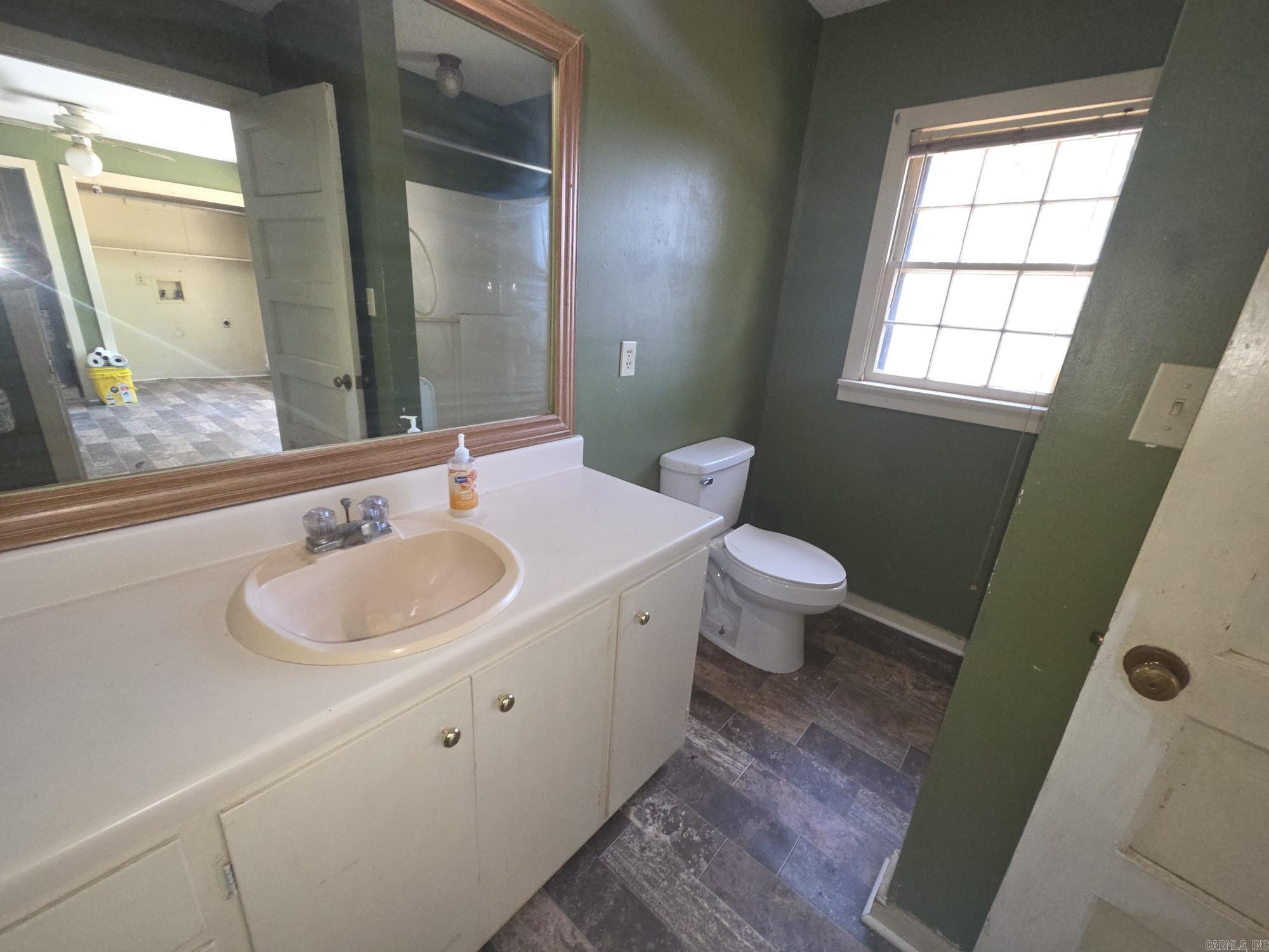 210 S Oak Property Photo 16