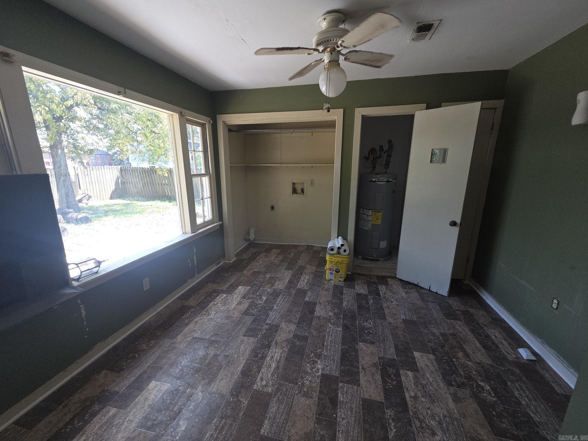 210 S Oak Property Photo 19