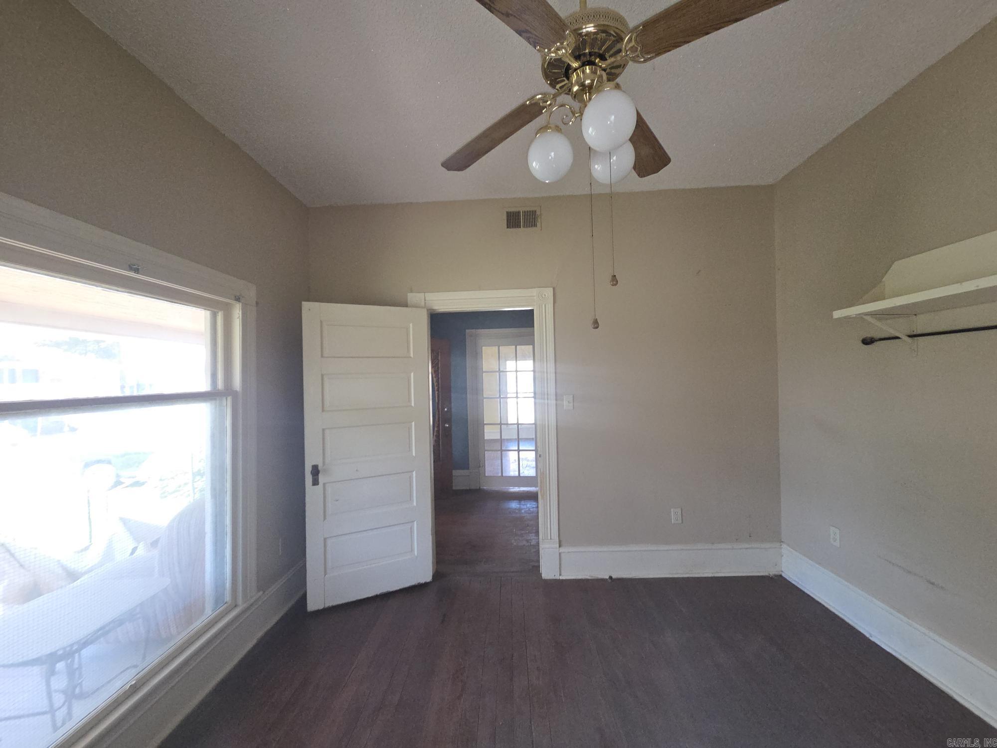 210 S Oak Property Photo 20