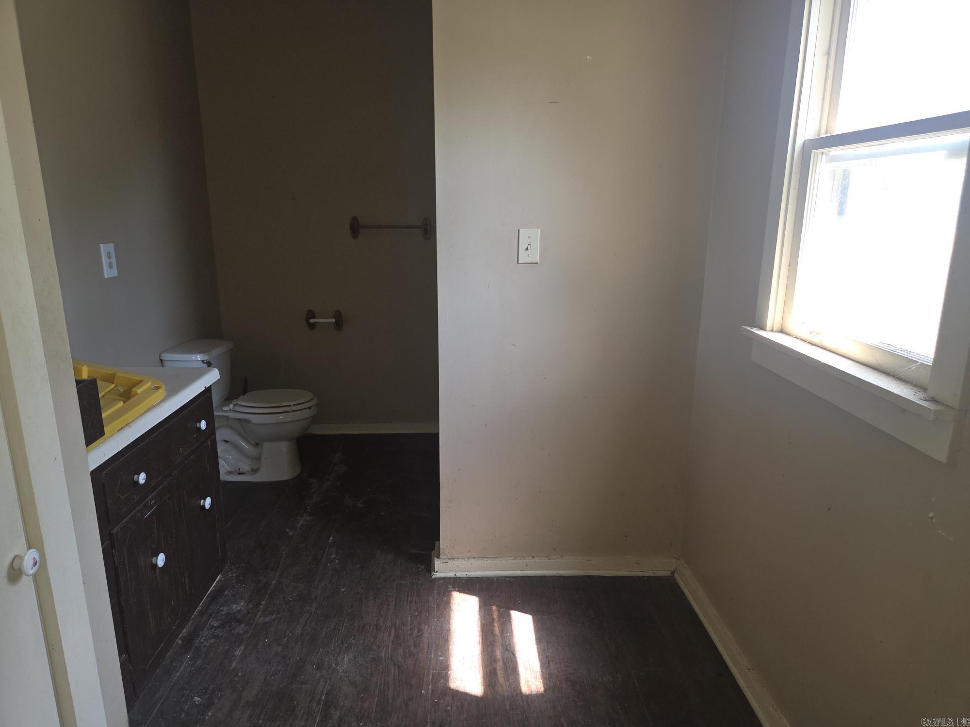 210 S Oak Property Photo 21