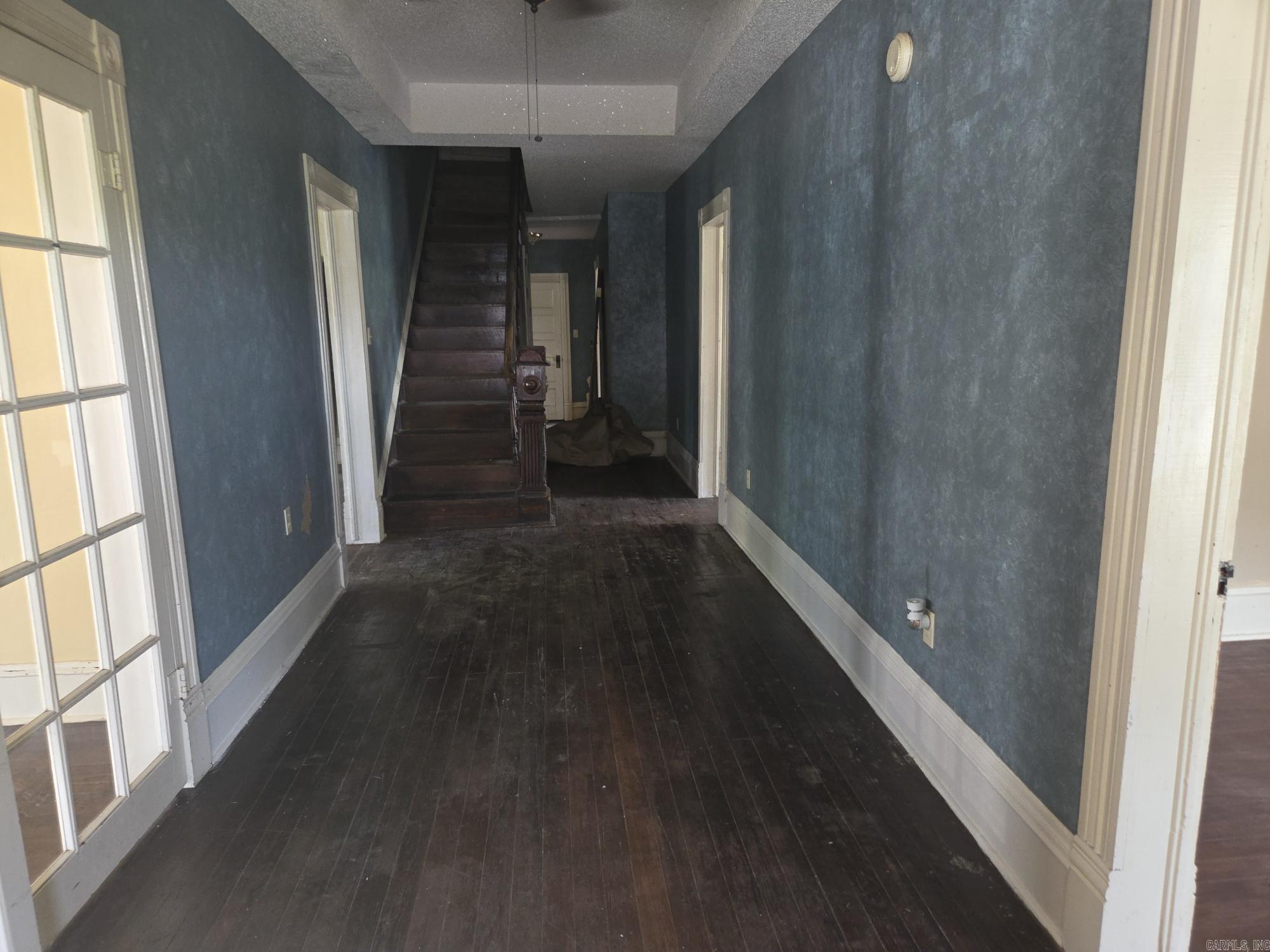 210 S Oak Property Photo 24