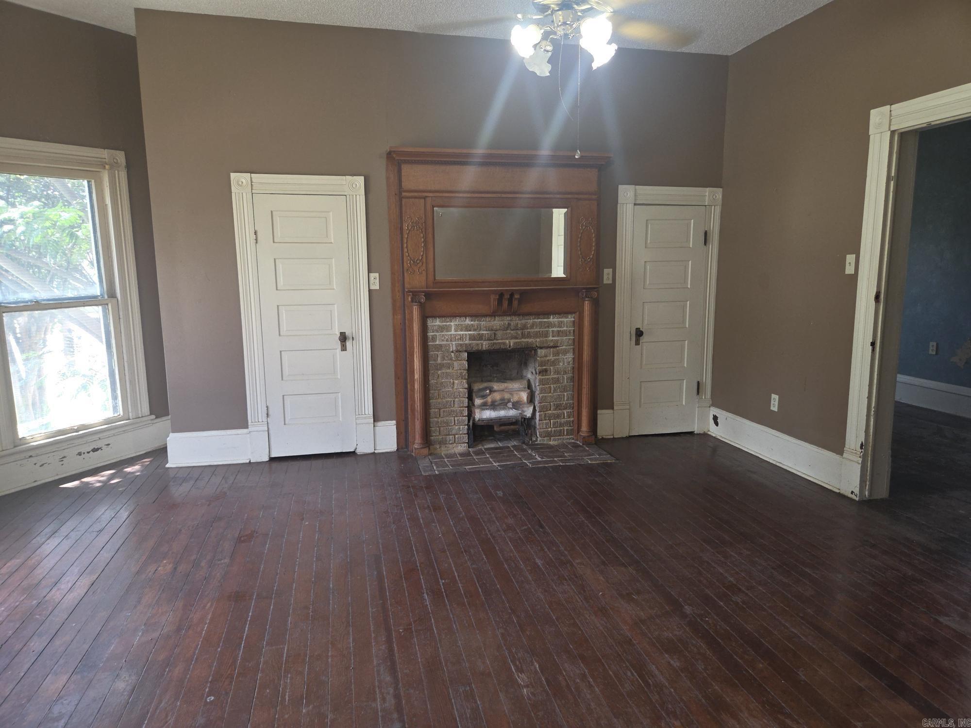 210 S Oak Property Photo 25
