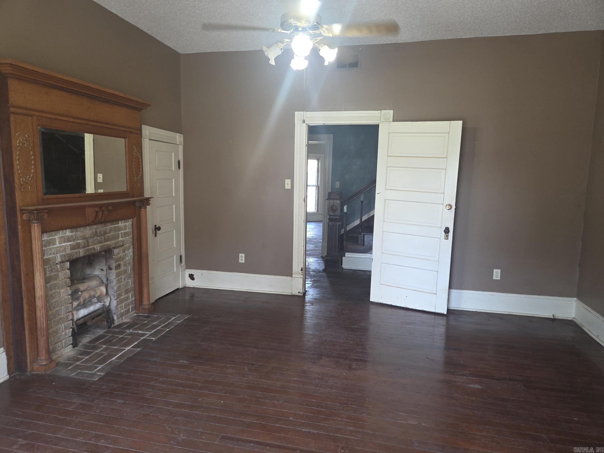 210 S Oak Property Photo 26