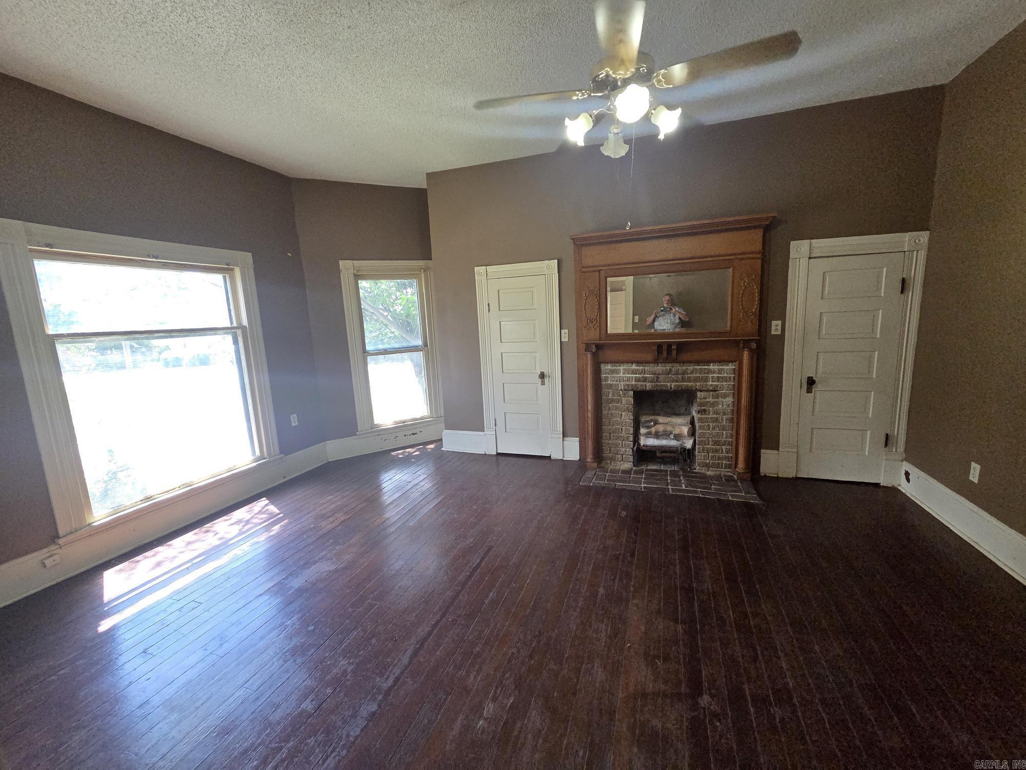 210 S Oak Property Photo 27