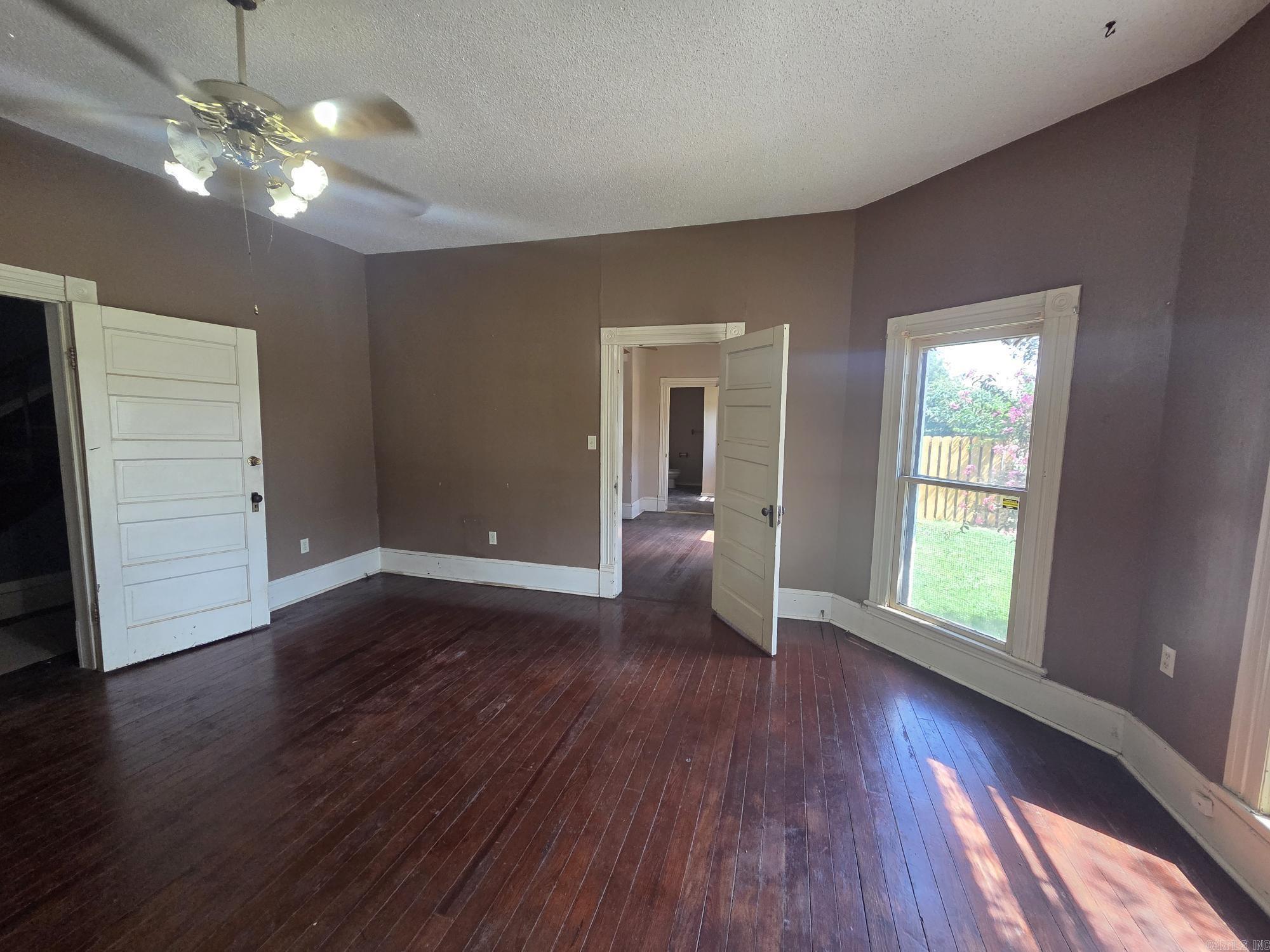 210 S Oak Property Photo 29