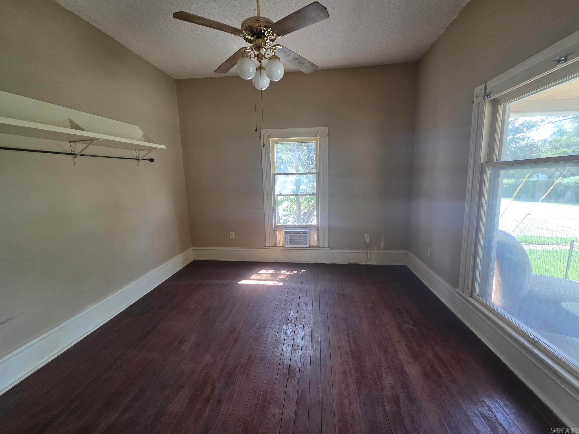 210 S Oak Property Photo 30