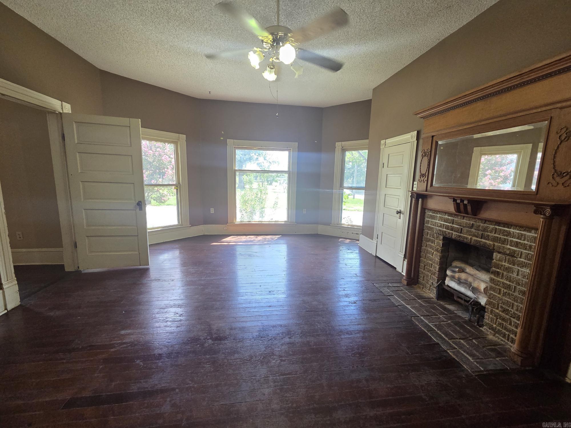 210 S Oak Property Photo 31